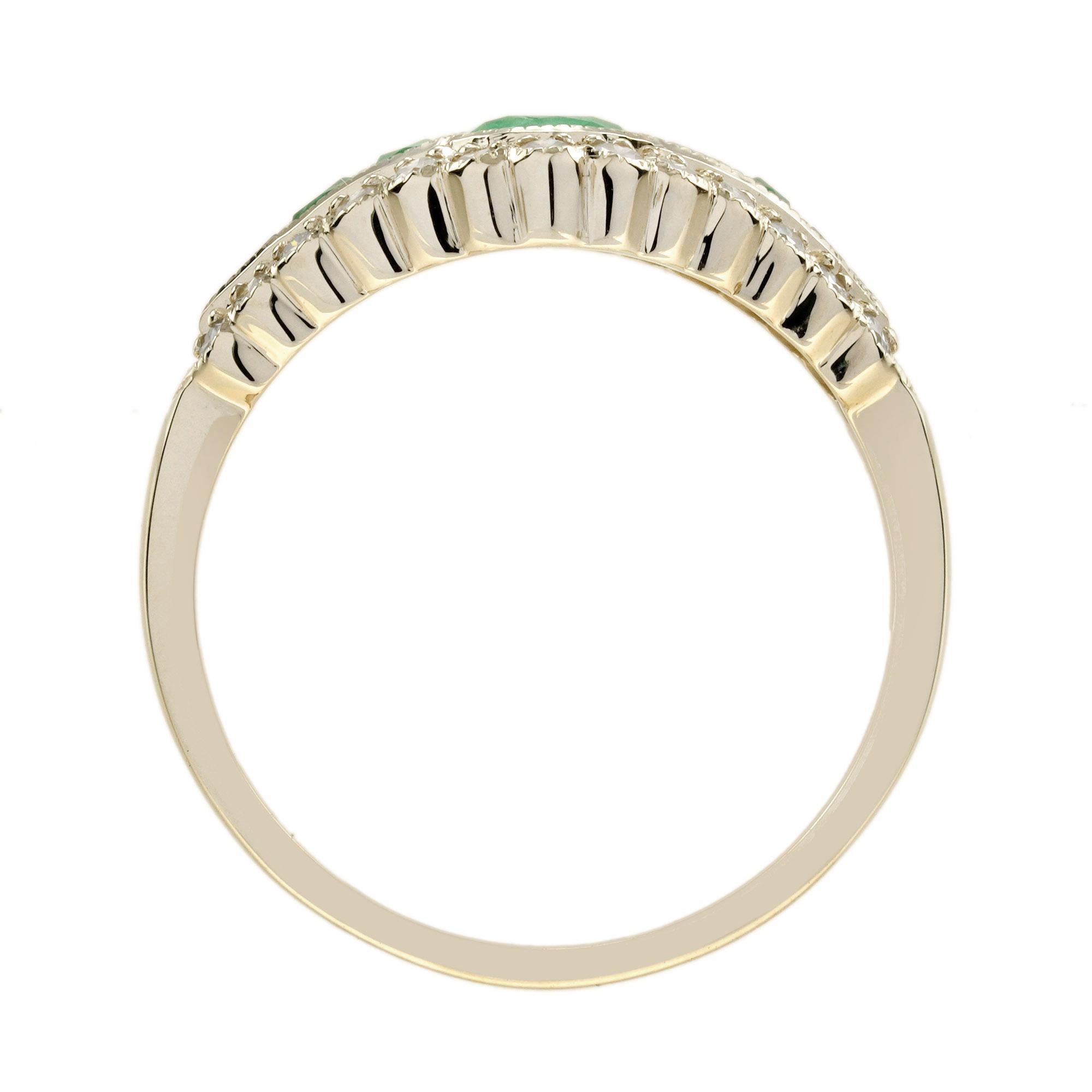 Bague de style Art déco en or jaune 9K avec émeraudes et diamants en vente 6