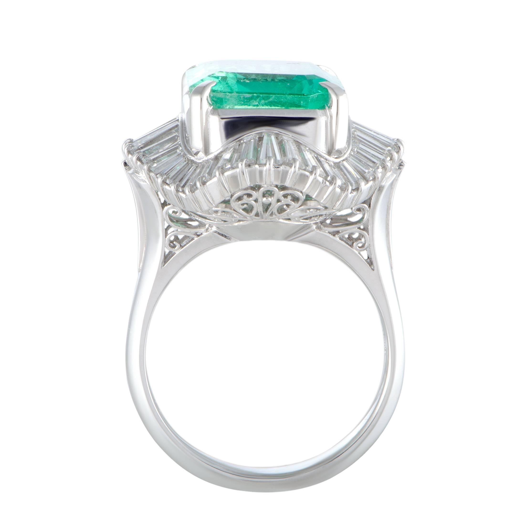 The regal appeal of emerald is brought to a whole new level in this ravishing ring thanks to the lustrous resplendence of diamonds and the elegant gleam of platinum. The emerald weighs 6.40 carats while the diamonds amount to 1.90 carats.
Ring Top