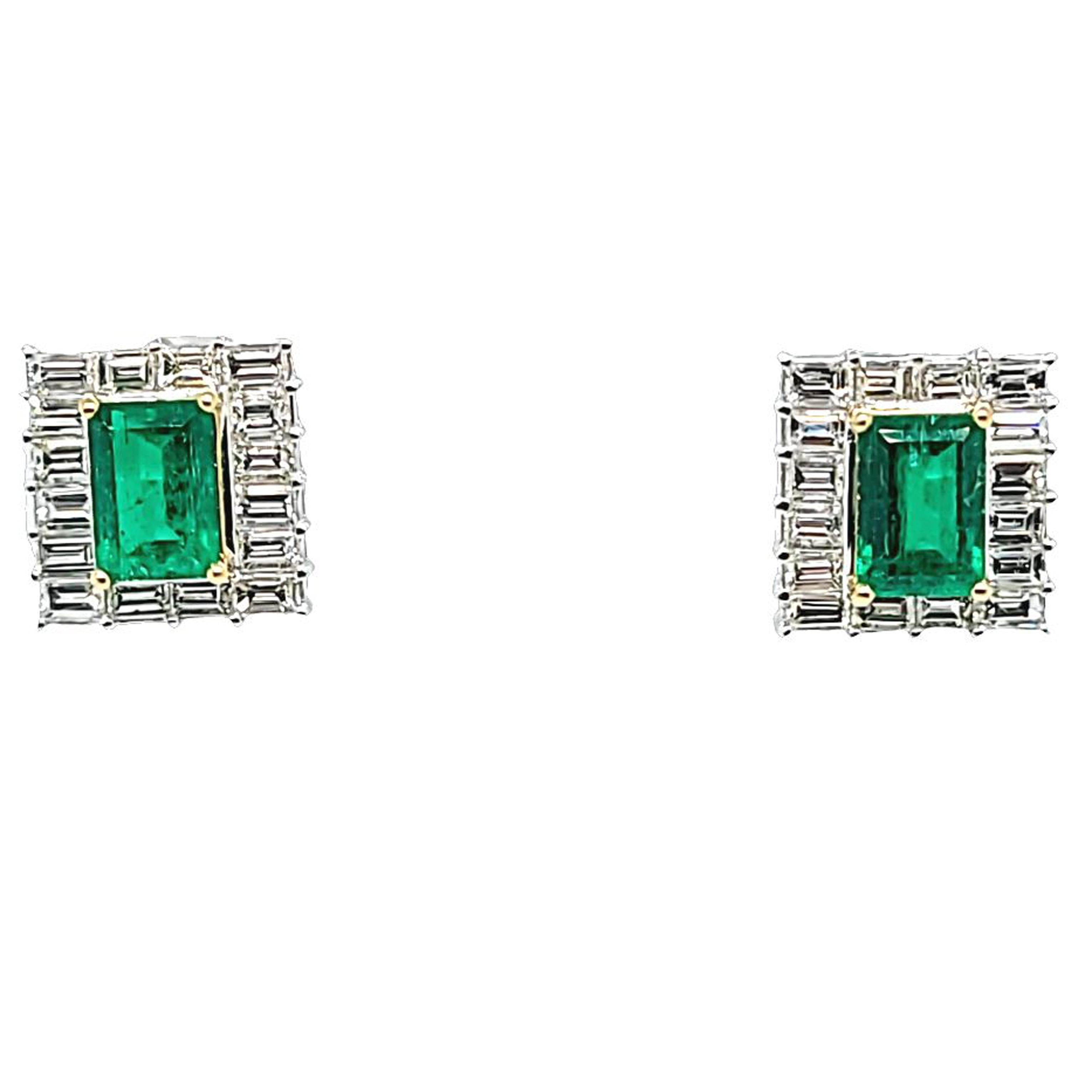 Emerald and Diamond Baguette Stud Earrings In Good Condition For Sale In Coral Gables, FL