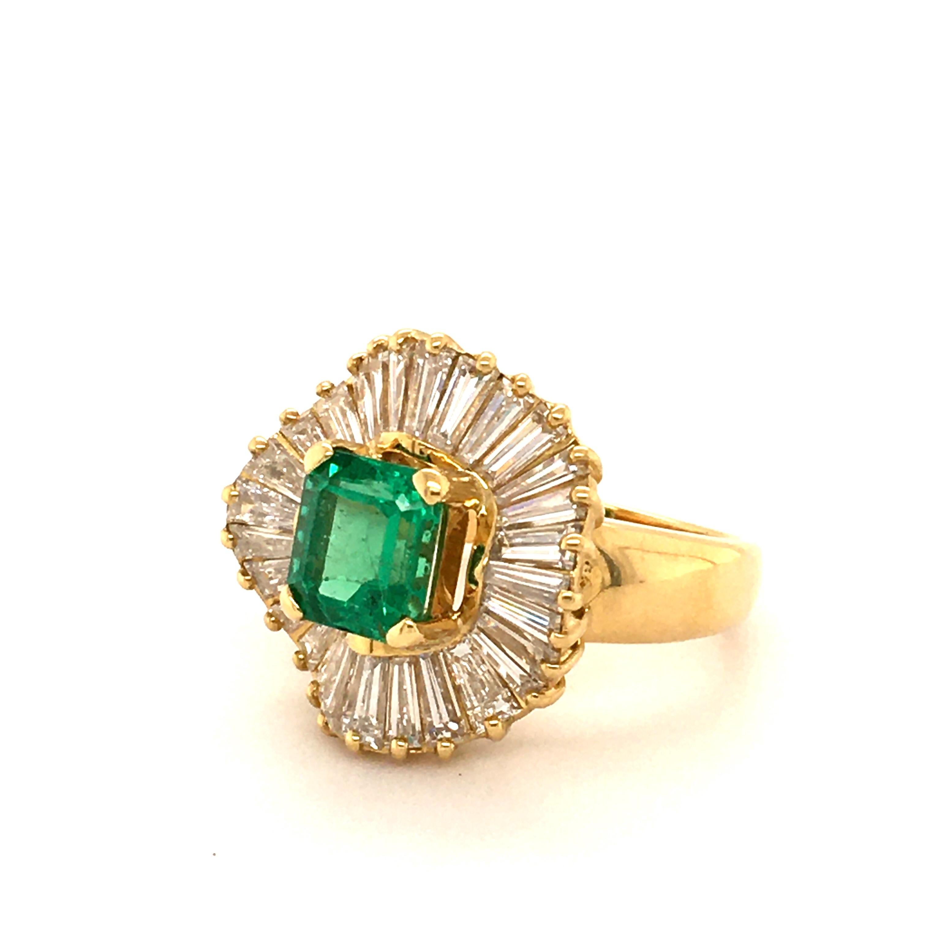 This beautiful ring in 18 karat yellow gold features a lively green emerald of approximately 2.10 carats. The octagonal cut emerald is haloed by 28 tapered-cut diamonds of G/H colour and vs clarity, total weight approximately 3.50 carats.

Ring