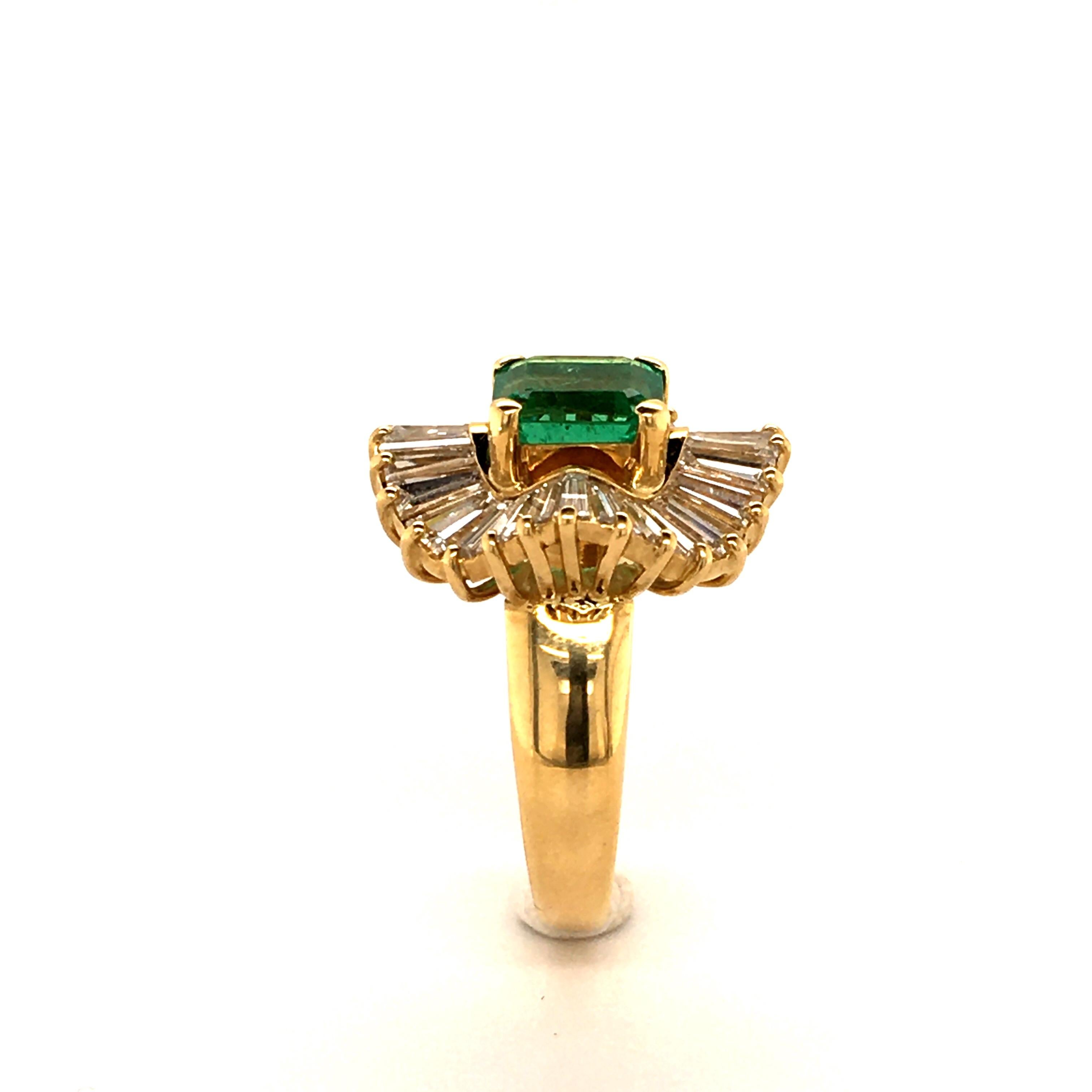 Women's or Men's Emerald and Diamond Ballerina Ring in 18 Karat Yellow Gold