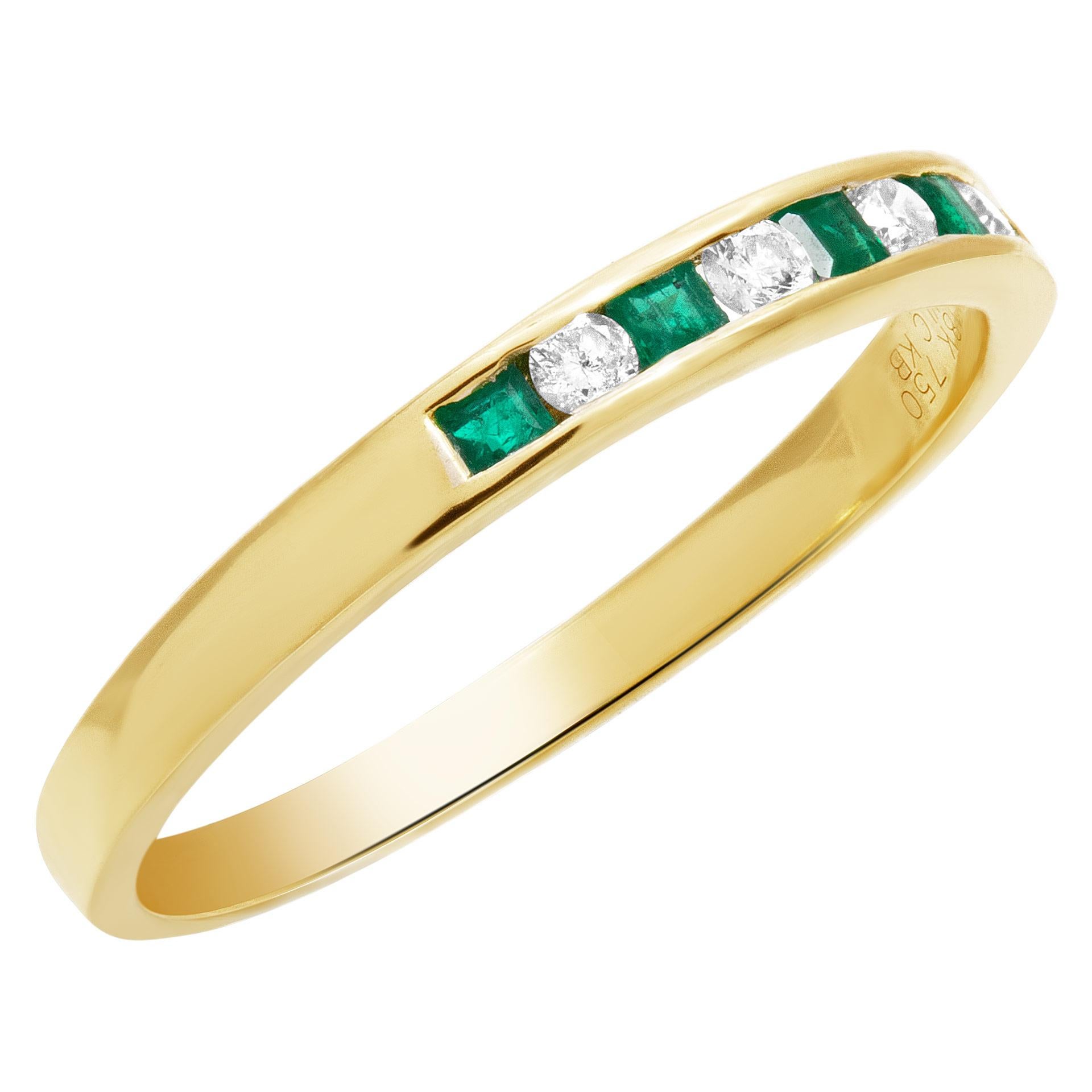 Emerald and diamond band in 18k gold. Size 7

This Diamond/Emerald ring is currently size 7 and some items can be sized up or down, please ask! It weighs 1.2 pennyweights and is 18k.