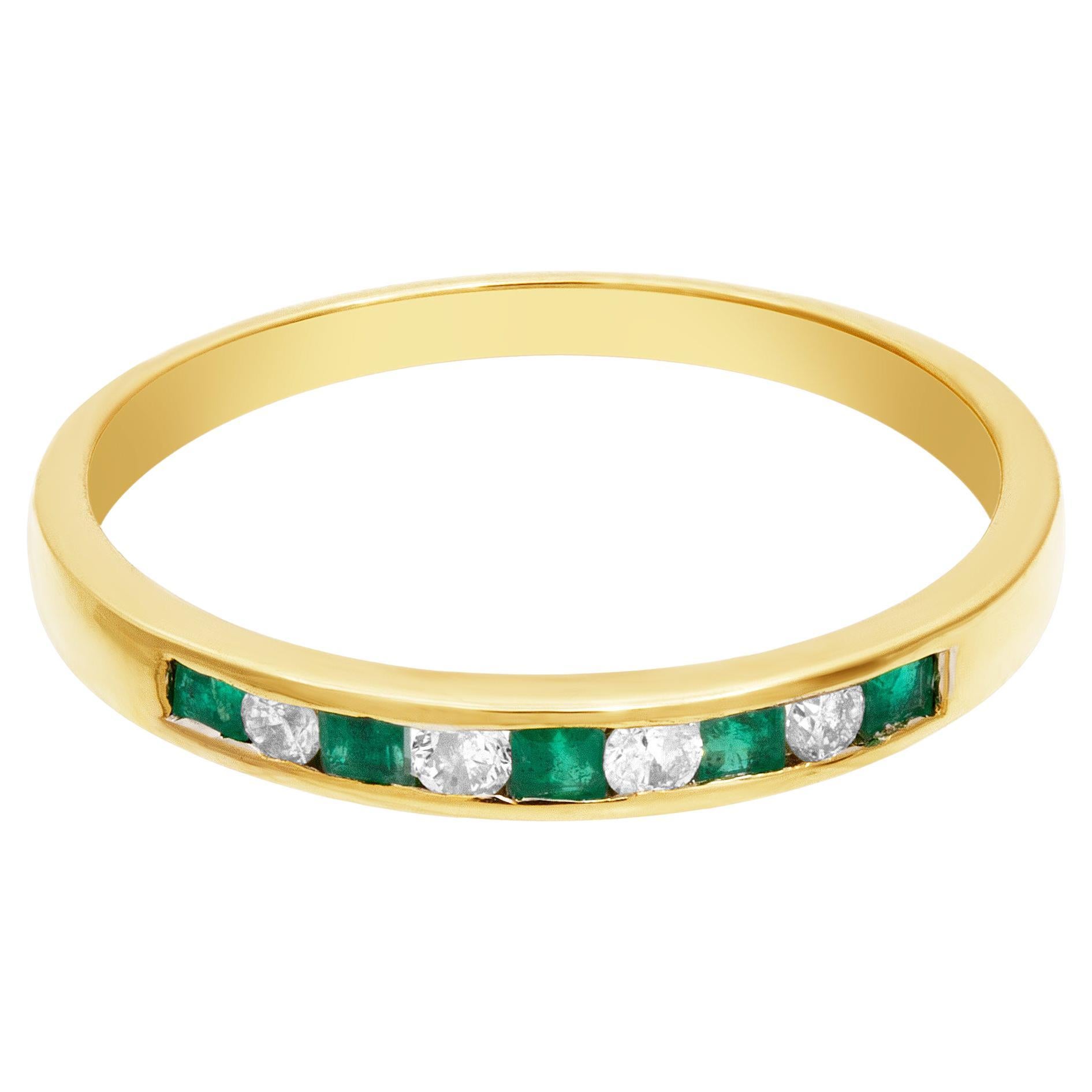 Emerald and Diamond Band in 18k Yellow Gold For Sale