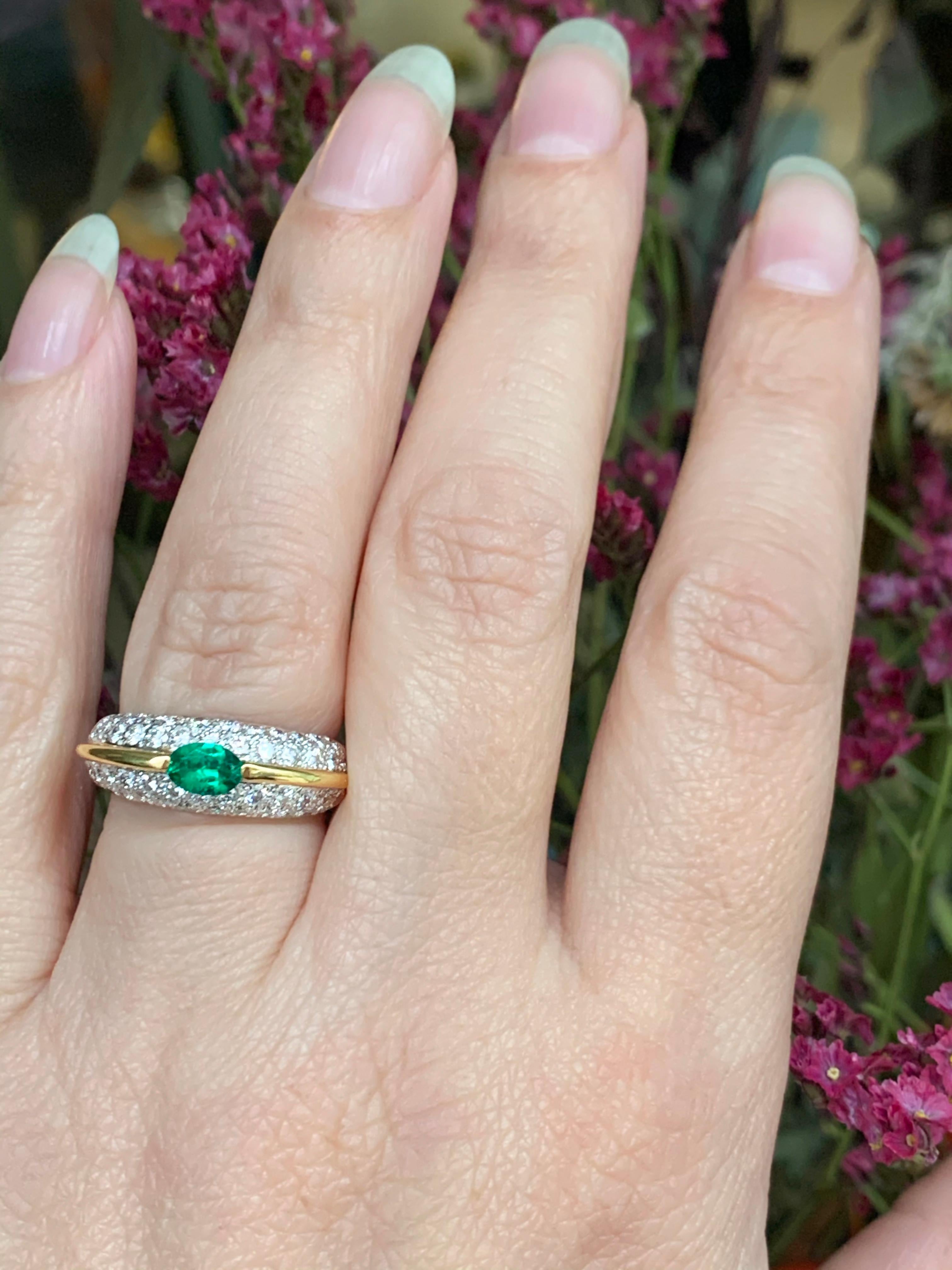 Smaragd und Diamant Bombé Cluster 18 Karat Gold Kleid Ring Damen im Angebot