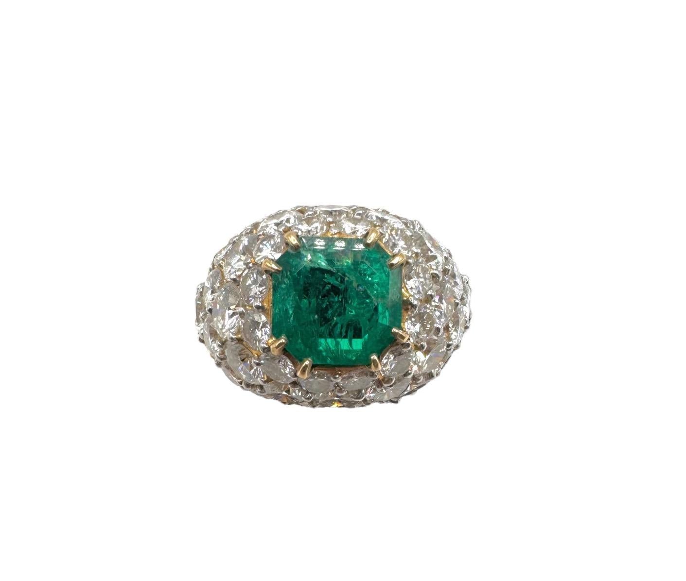 Anello Bombe di smeraldi e diamanti in oro giallo 18 carati e platino in vendita