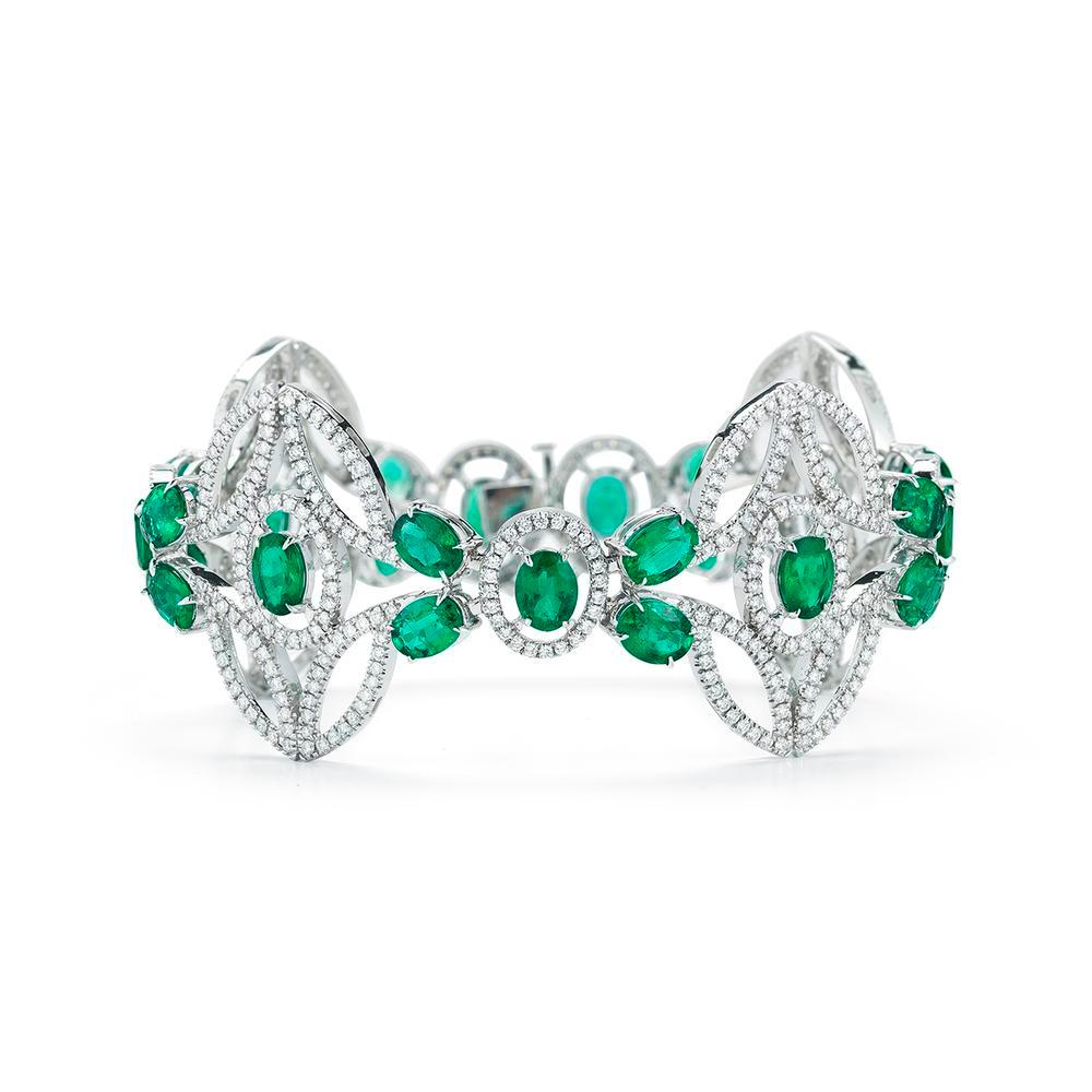 Oval Cut Emerald And Diamond Bracelet in 18K Gold For Sale
