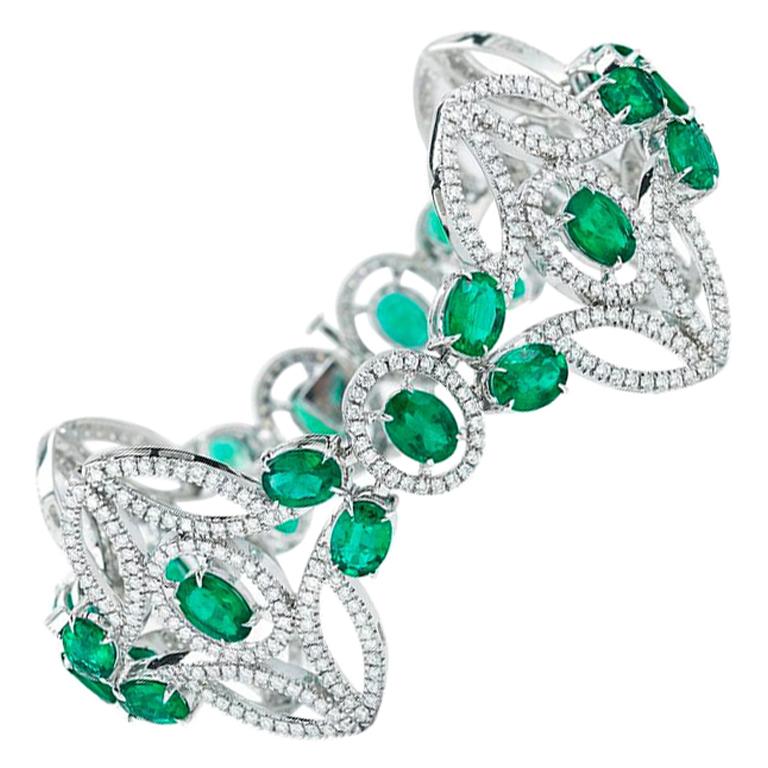 Emerald And Diamond Bracelet in 18K Gold For Sale