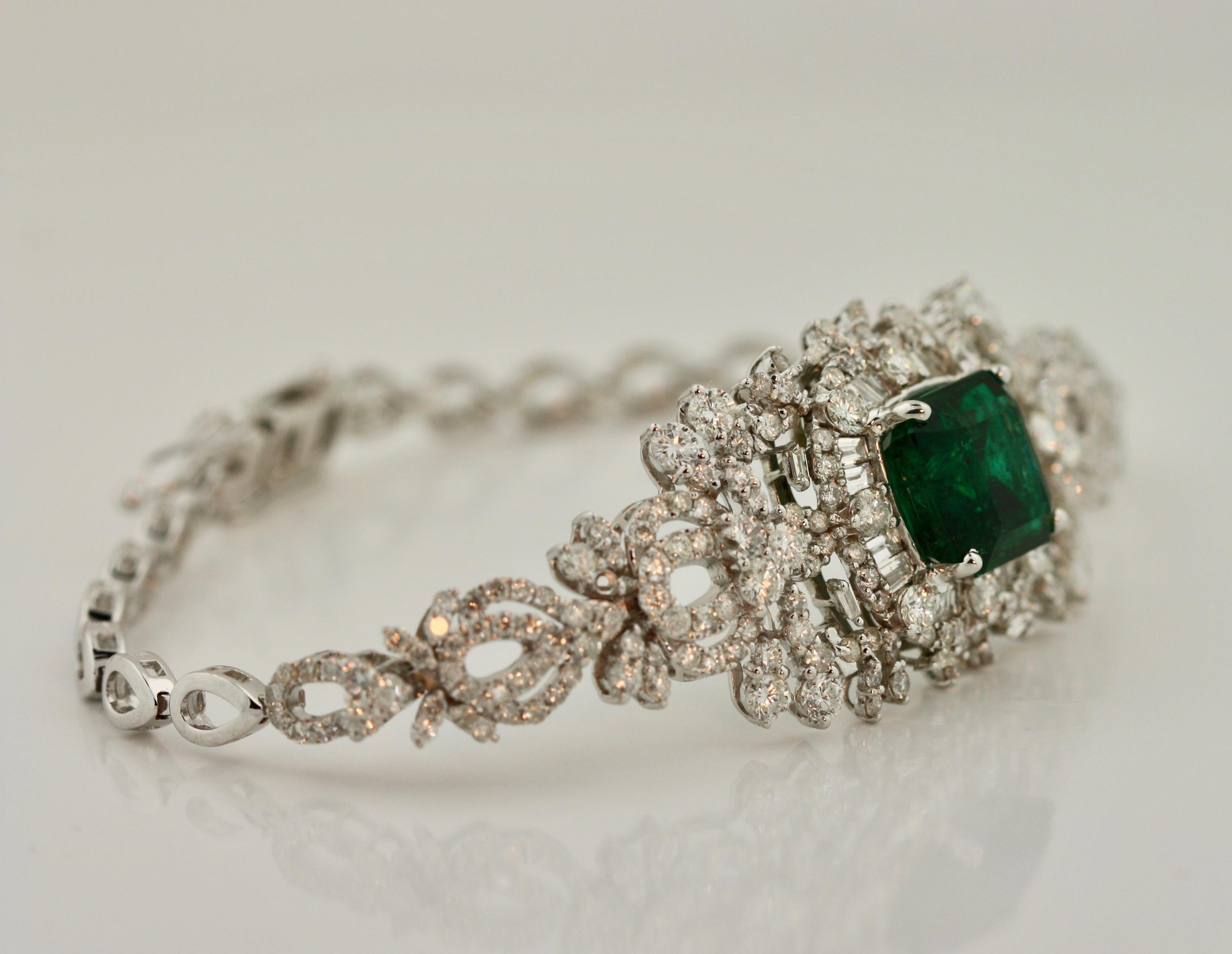 Emerald and Diamond Bracelet In Fair Condition In Palm Beach, FL