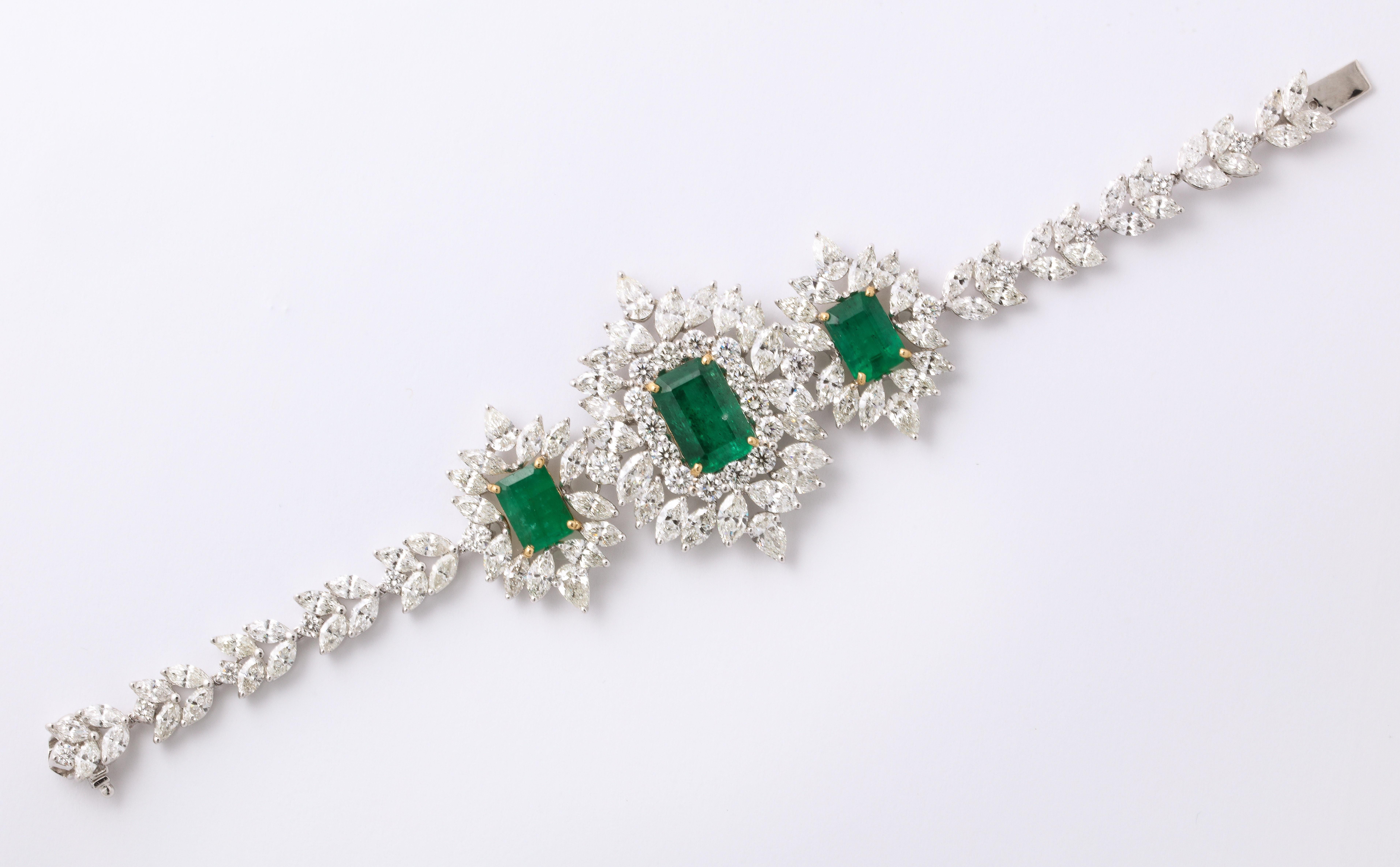 Emerald and Diamond Bracelet In New Condition For Sale In New York, NY
