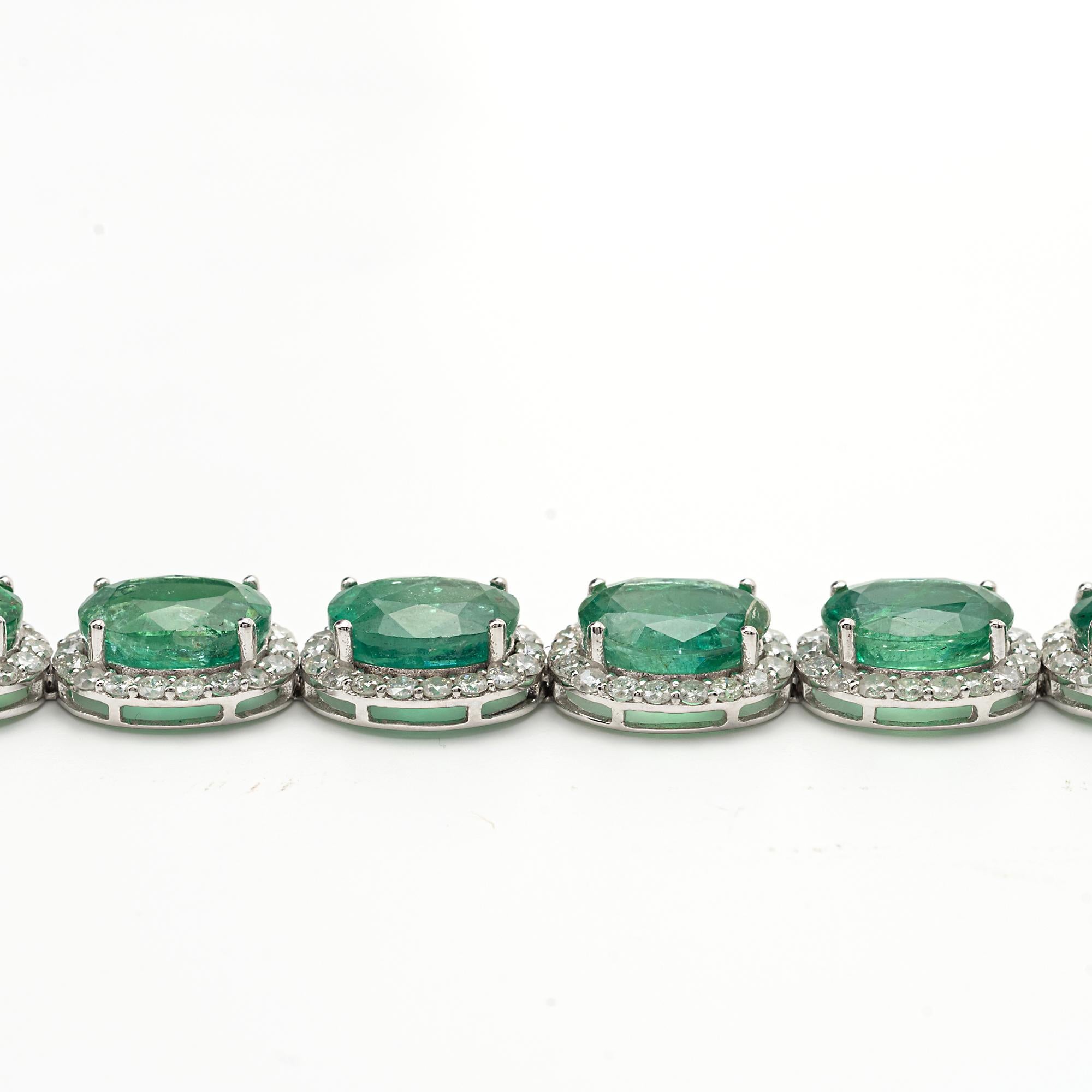 Emerald and Diamond Bracelet In Good Condition In Palm Beach, FL