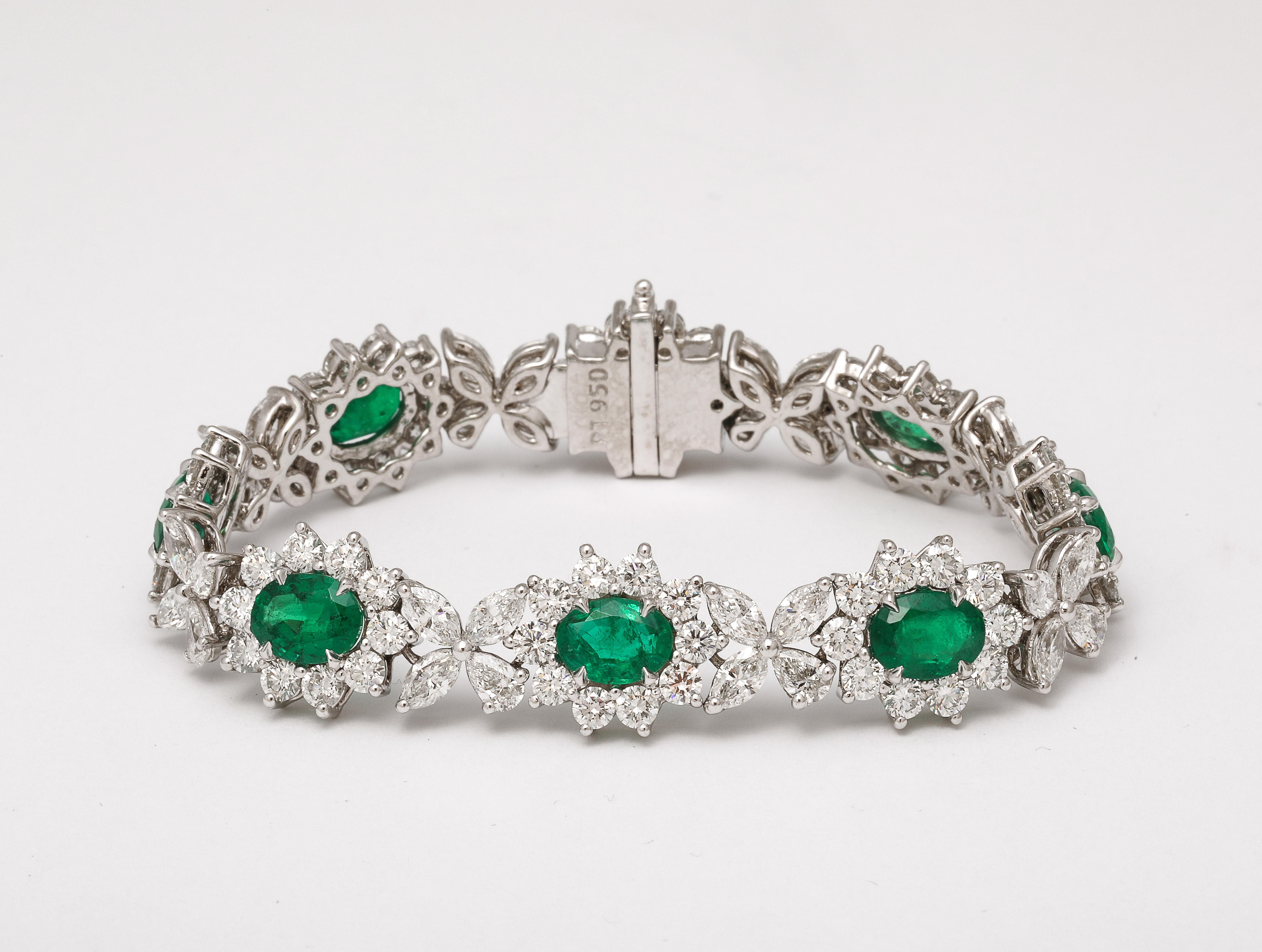 Pulsera de esmeraldas y diamantes en venta 1