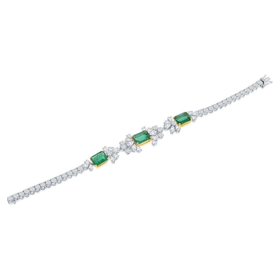 18k White Gold 7.39ct Emerald and 8.18ct Diamond Bracelet For Sale