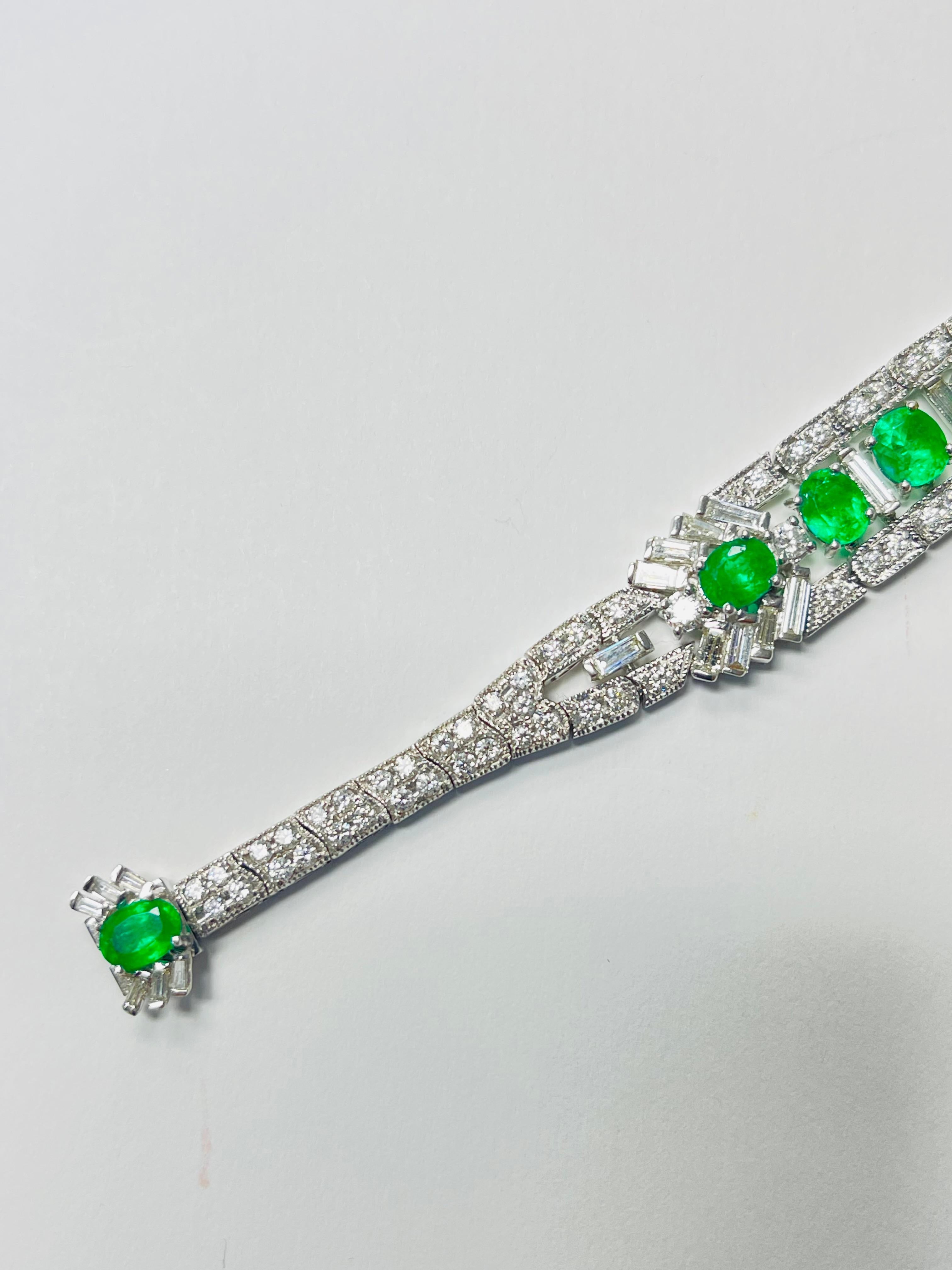 Bracciale di smeraldi e diamanti in oro bianco 18 carati. In condizioni Nuovo in vendita a New York, NY