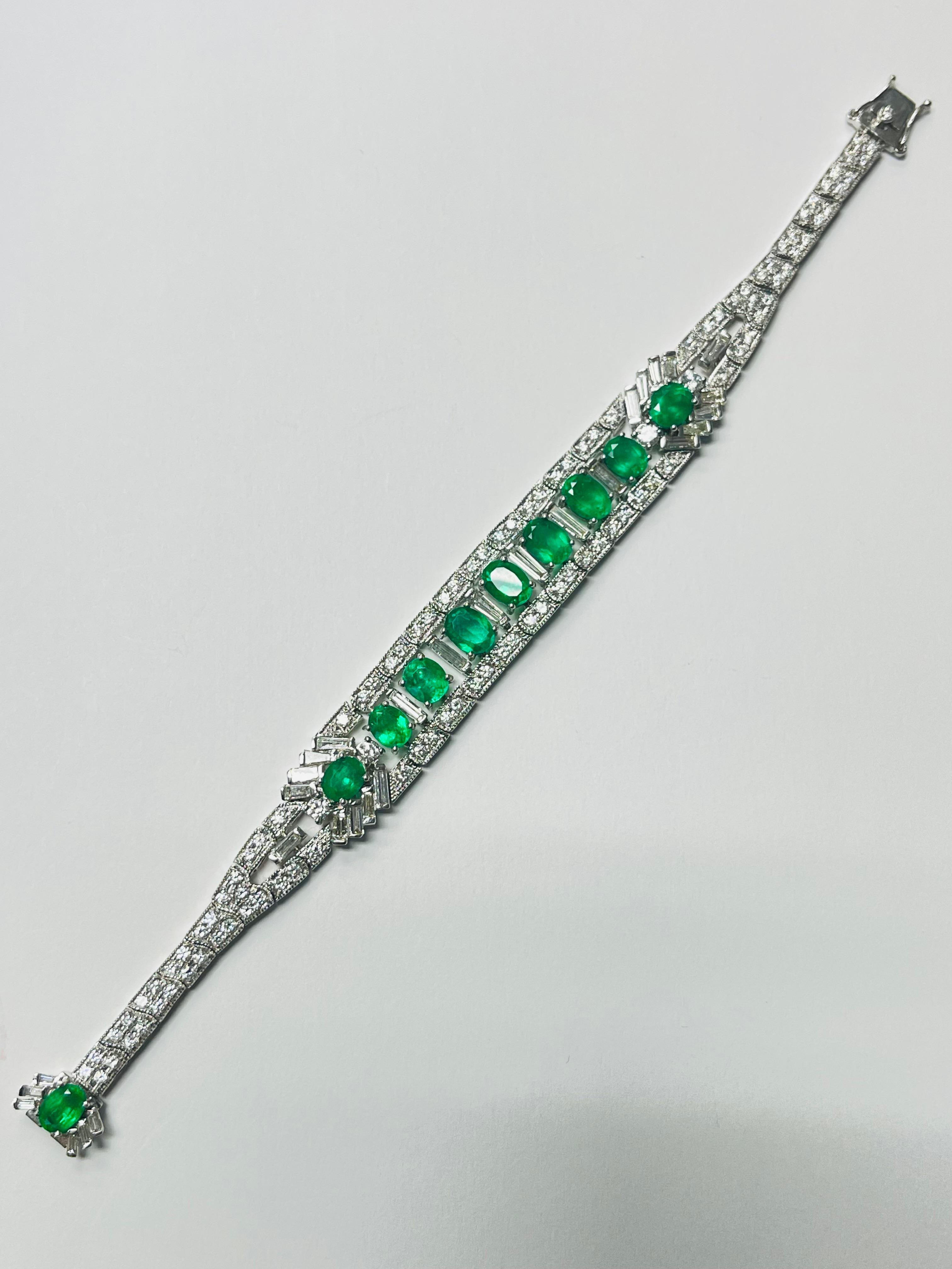 Bracciale di smeraldi e diamanti in oro bianco 18 carati. in vendita 1