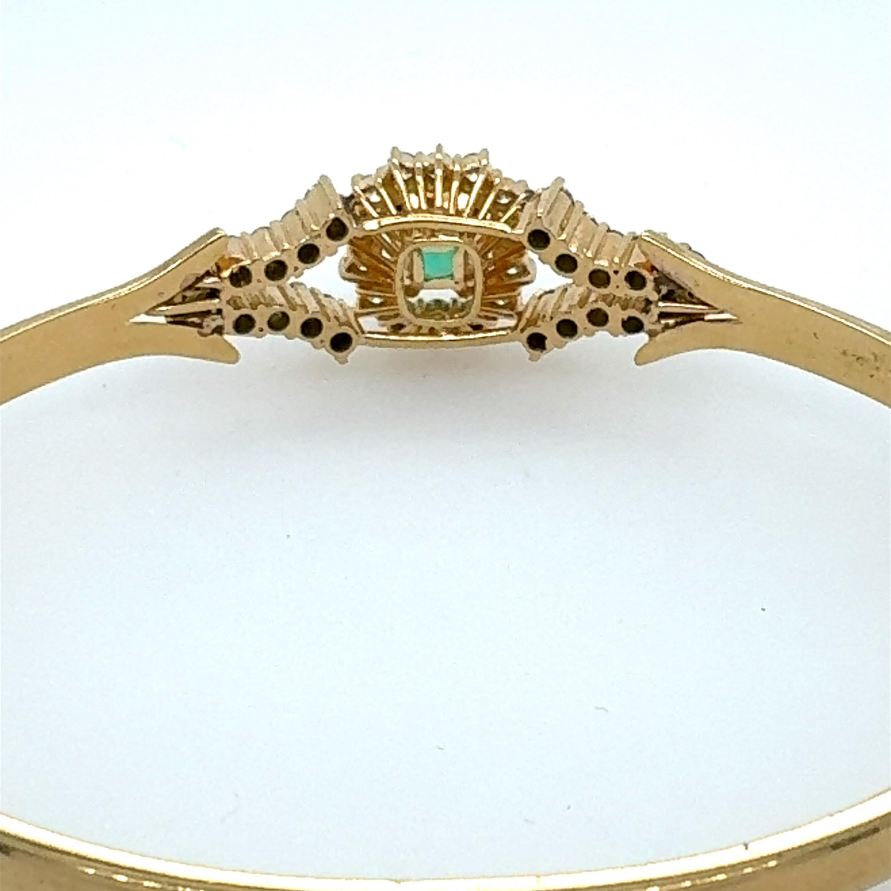 Emerald and Diamond Bracelet in 18k Yellow Gold In Good Condition For Sale In New Orleans, LA