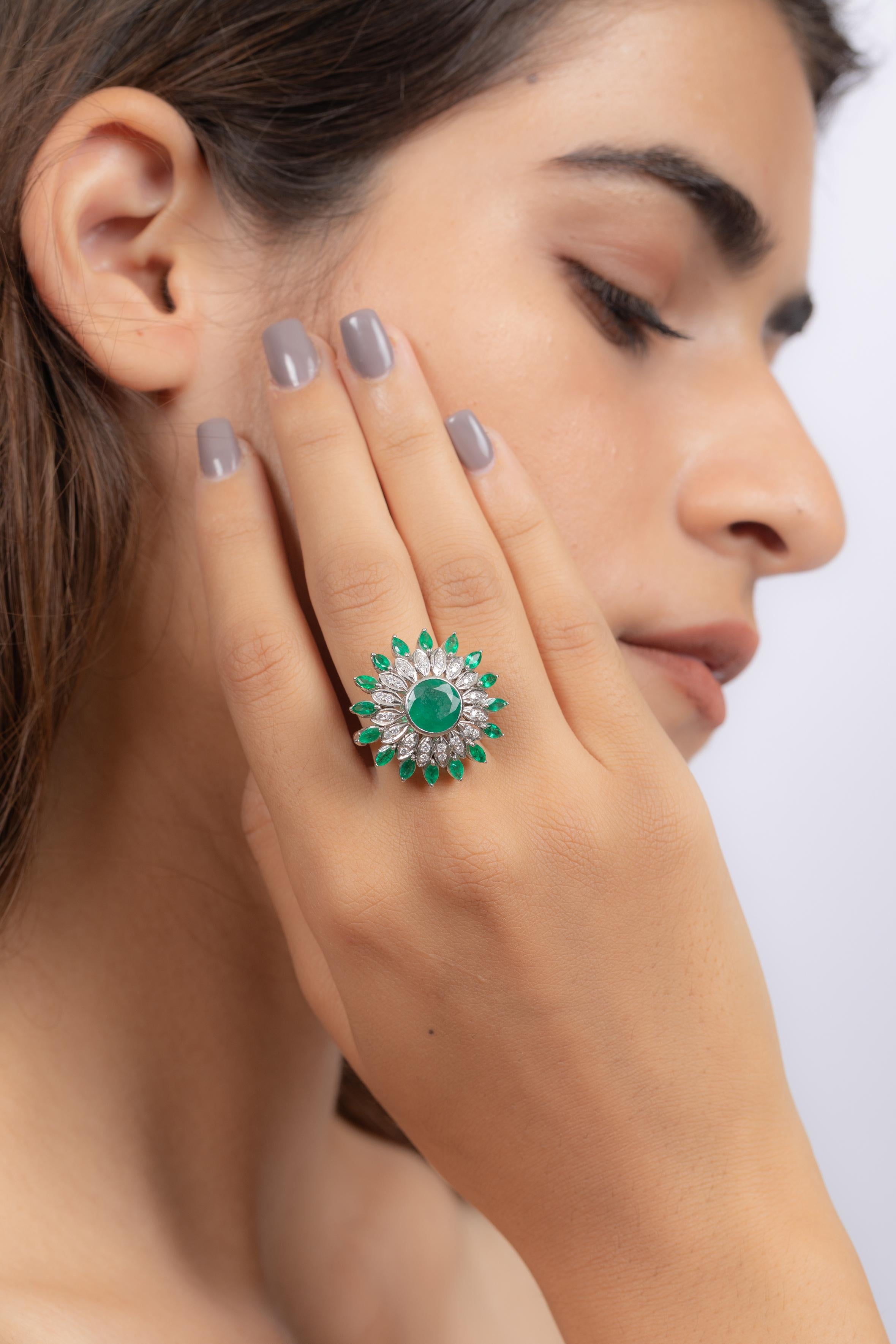 For Sale:  Statement Emerald Ring in 18K White Gold with Diamonds 6