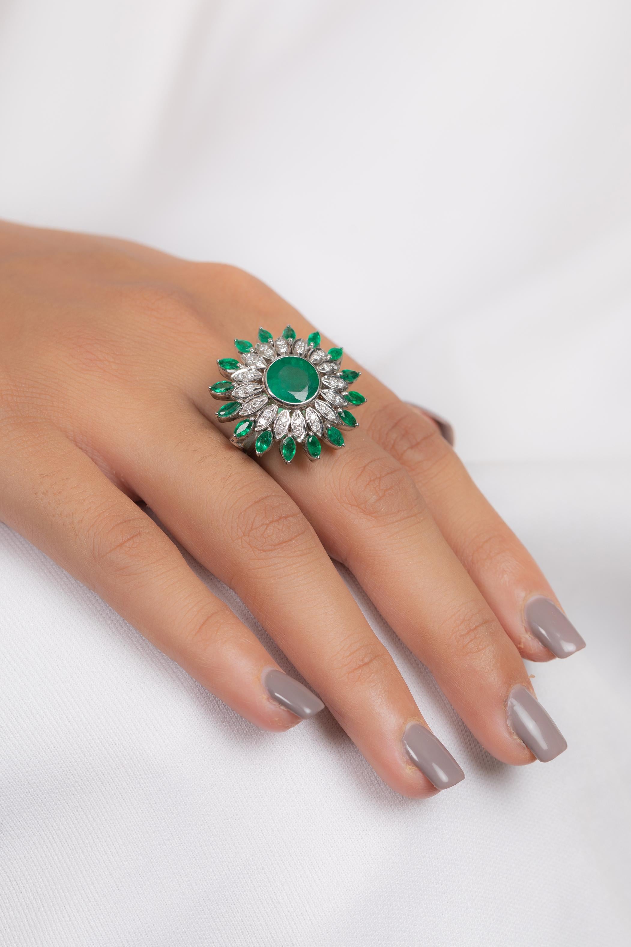 Statement Emerald Ring in 18K White Gold with Diamonds 8