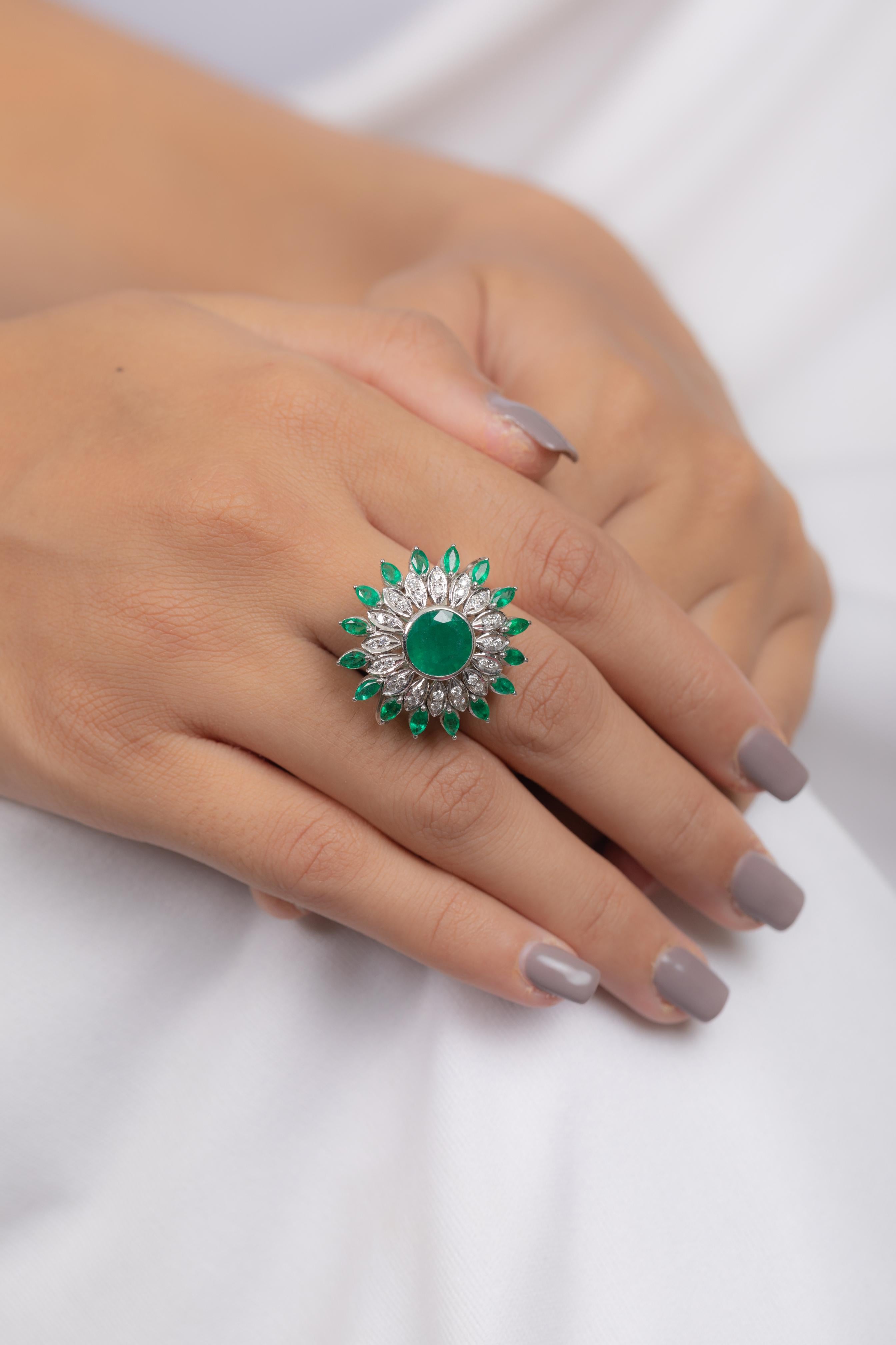 For Sale:  Statement Emerald Ring in 18K White Gold with Diamonds 9