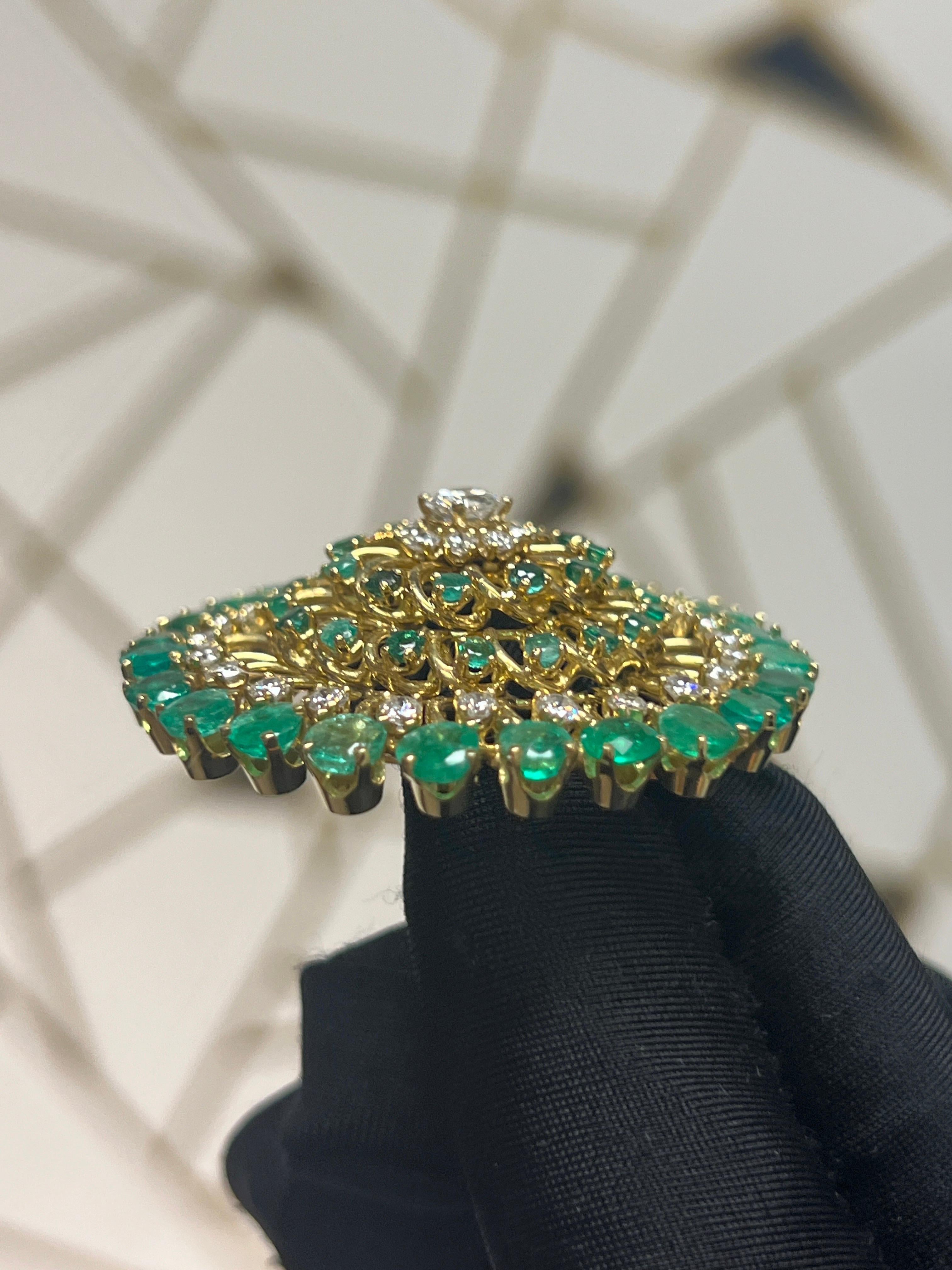 Broche de esmeralda y diamantes en venta 5