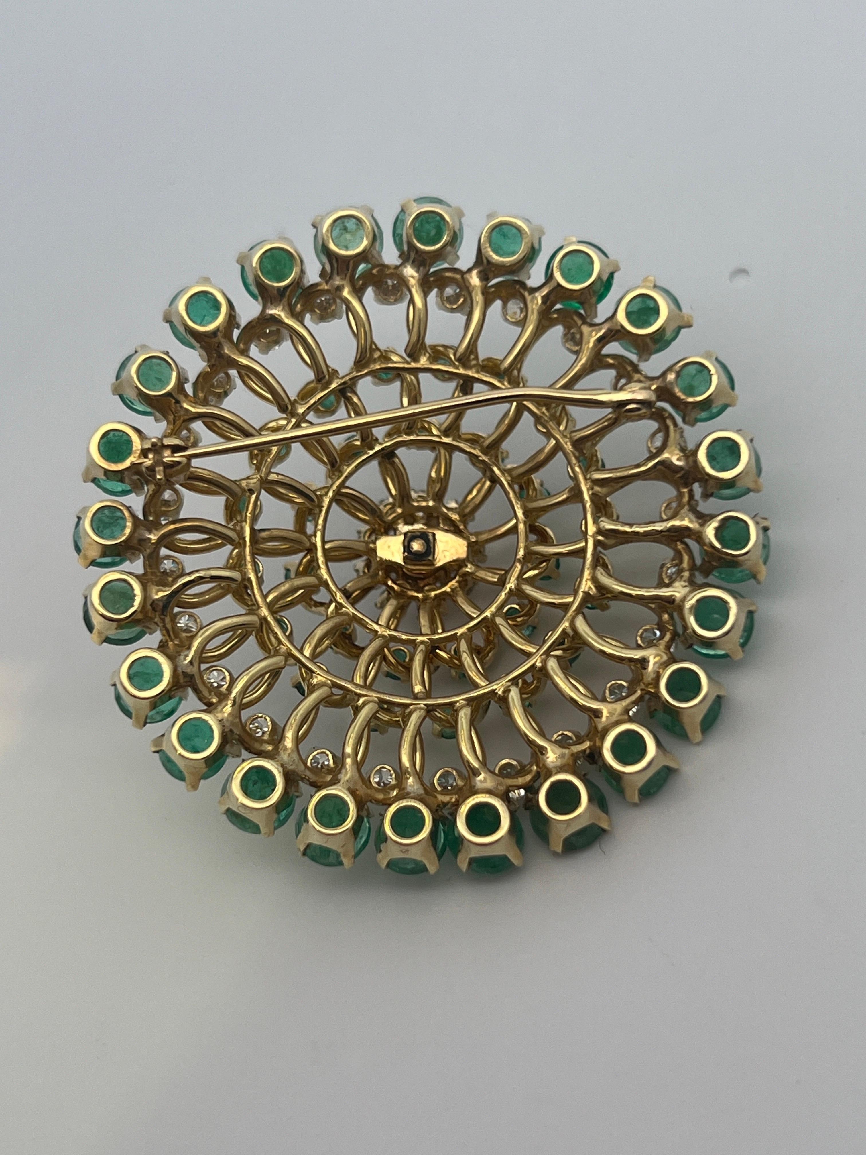 Broche de esmeralda y diamantes en venta 1