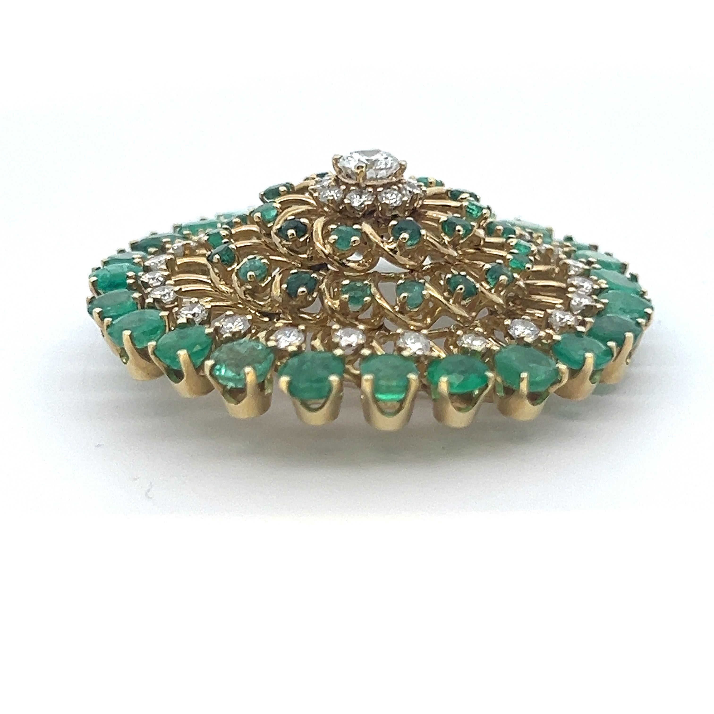 Broche de esmeralda y diamantes en venta 3