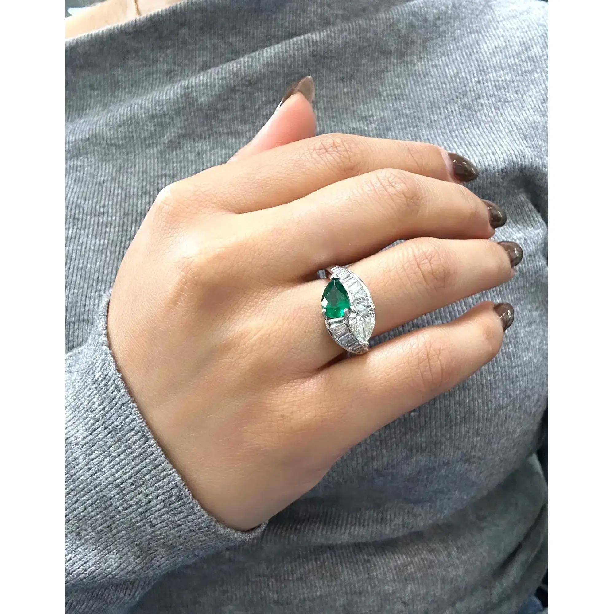 Emerald And Diamond Bypass Cocktail Engagement Ring 18K White Gold Size 6 In Excellent Condition For Sale In New York, NY