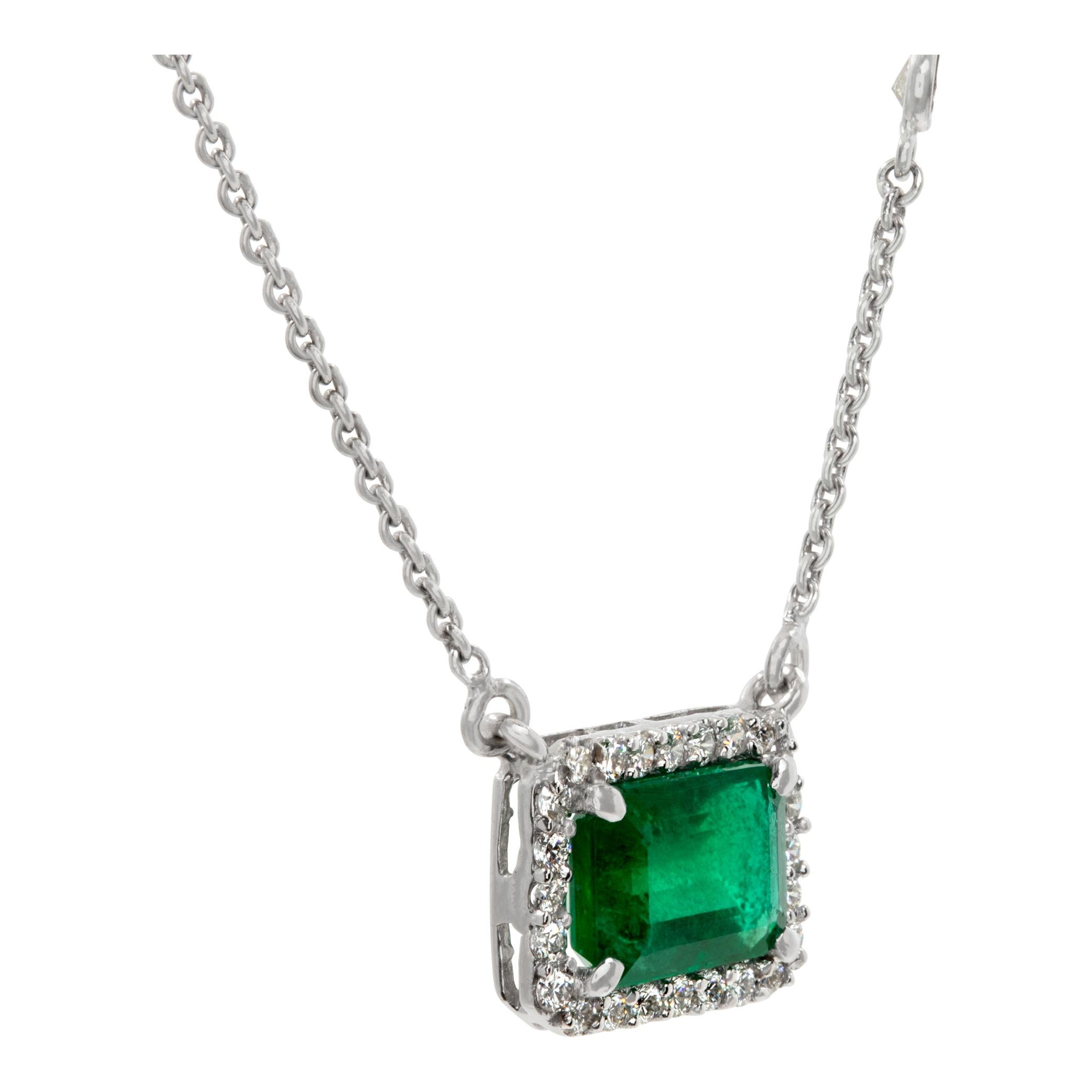 Emerald and diamond chain 18k white gold necklace pendant set  In Excellent Condition For Sale In Surfside, FL