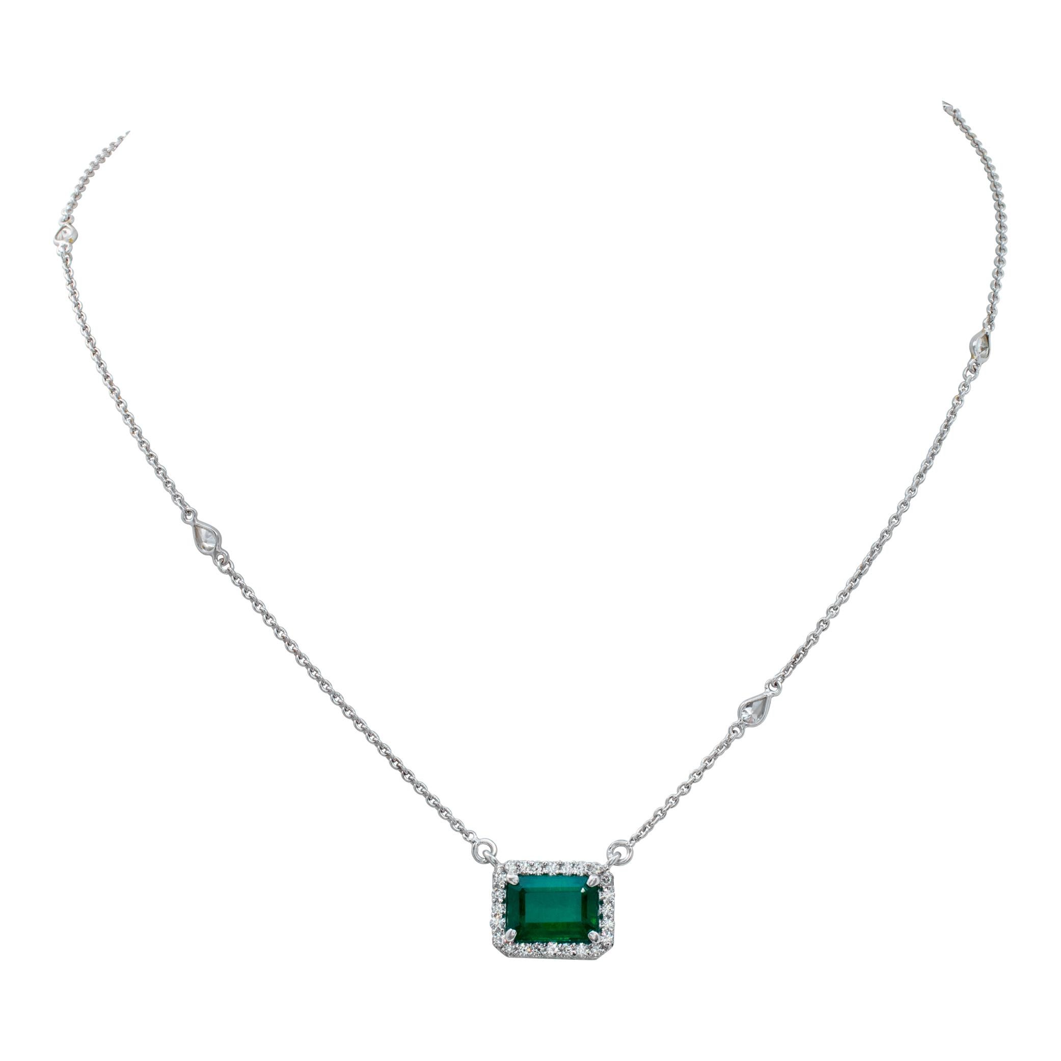 Emerald and diamond chain 18k white gold necklace pendant set  For Sale