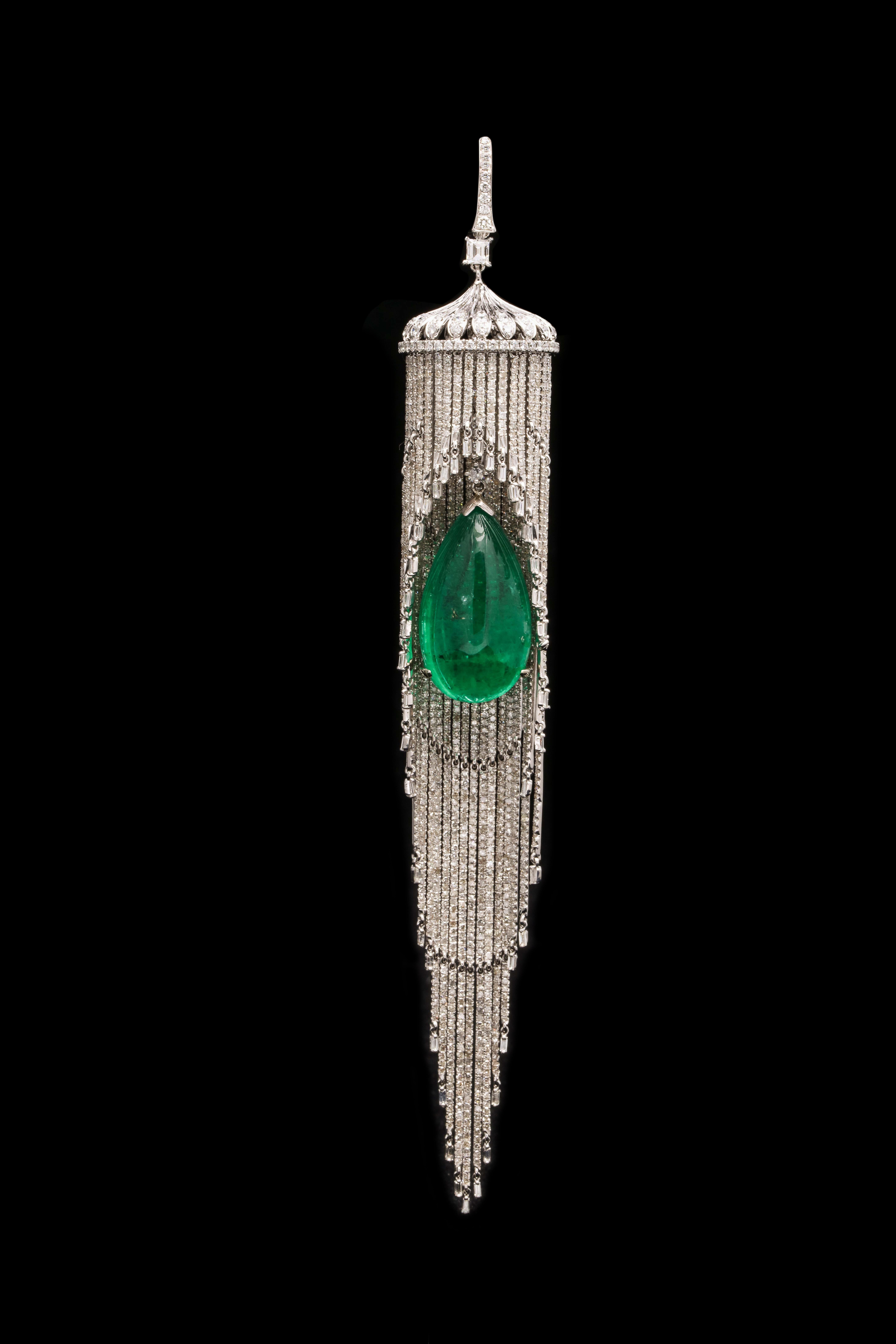 Emerald and Diamond Chandelier Earrings In Excellent Condition For Sale In New York, NY