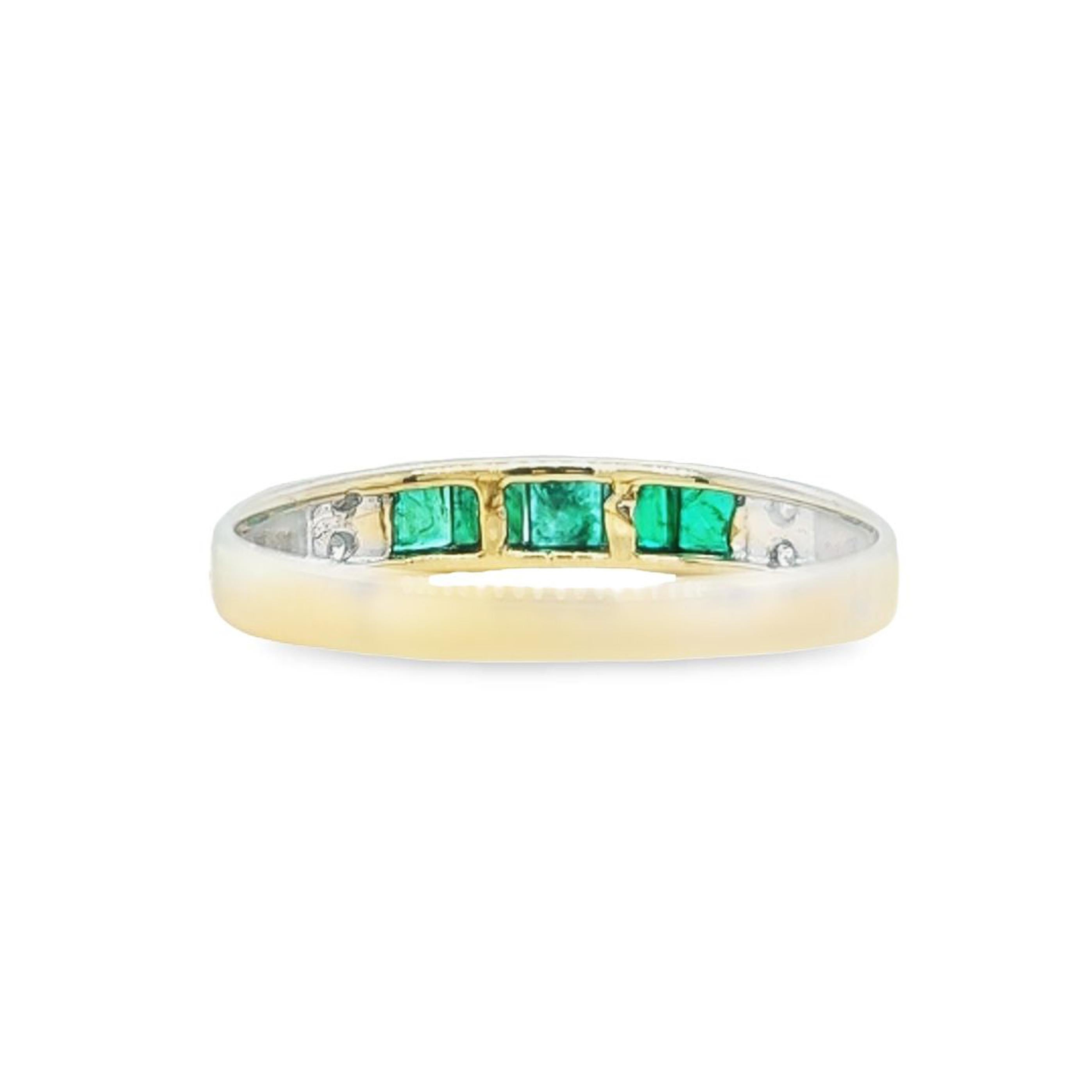 Emerald and Diamond Channel Ring in Yellow Gold In Good Condition In Coral Gables, FL