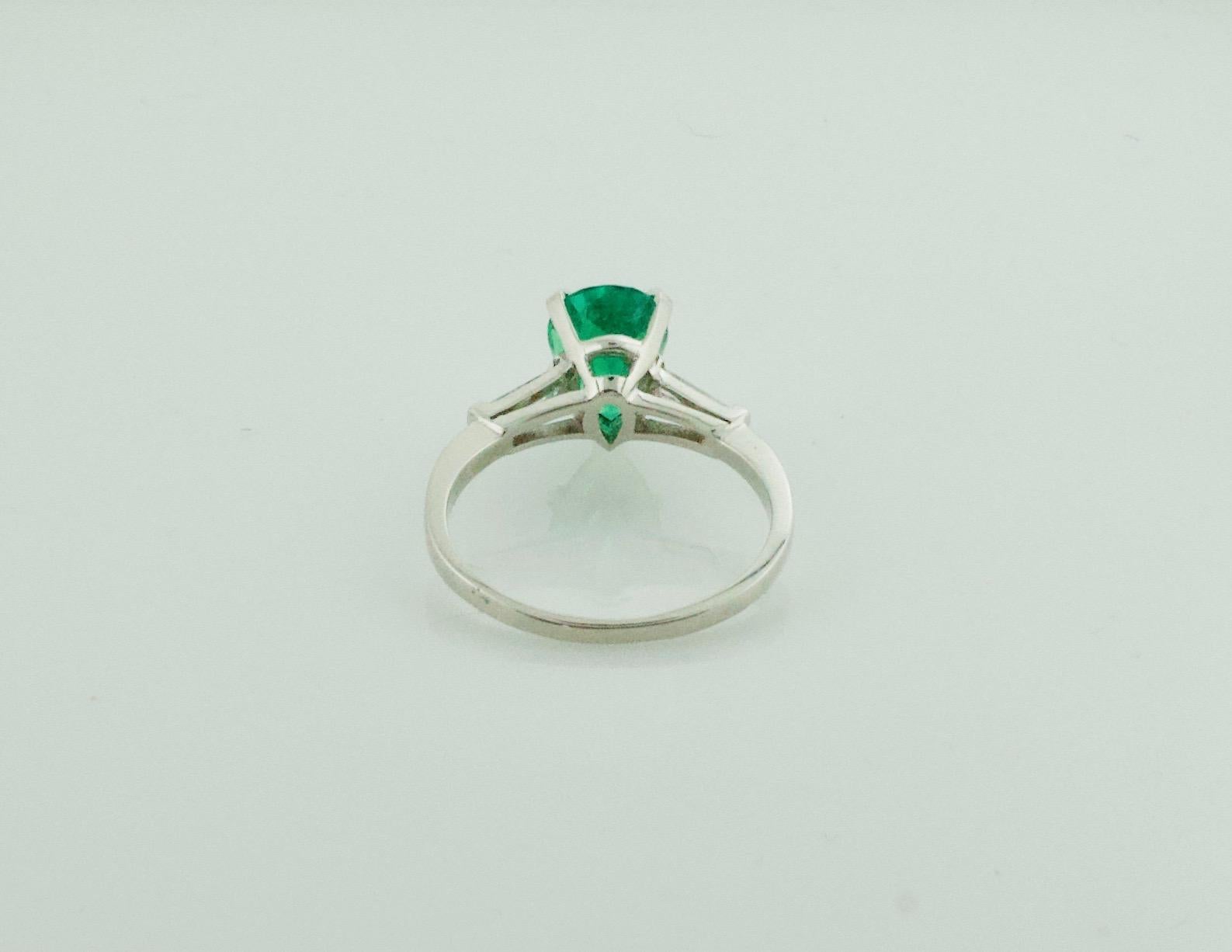 Women's or Men's Emerald and Diamond Classic Solitaire Ring in Platinum For Sale