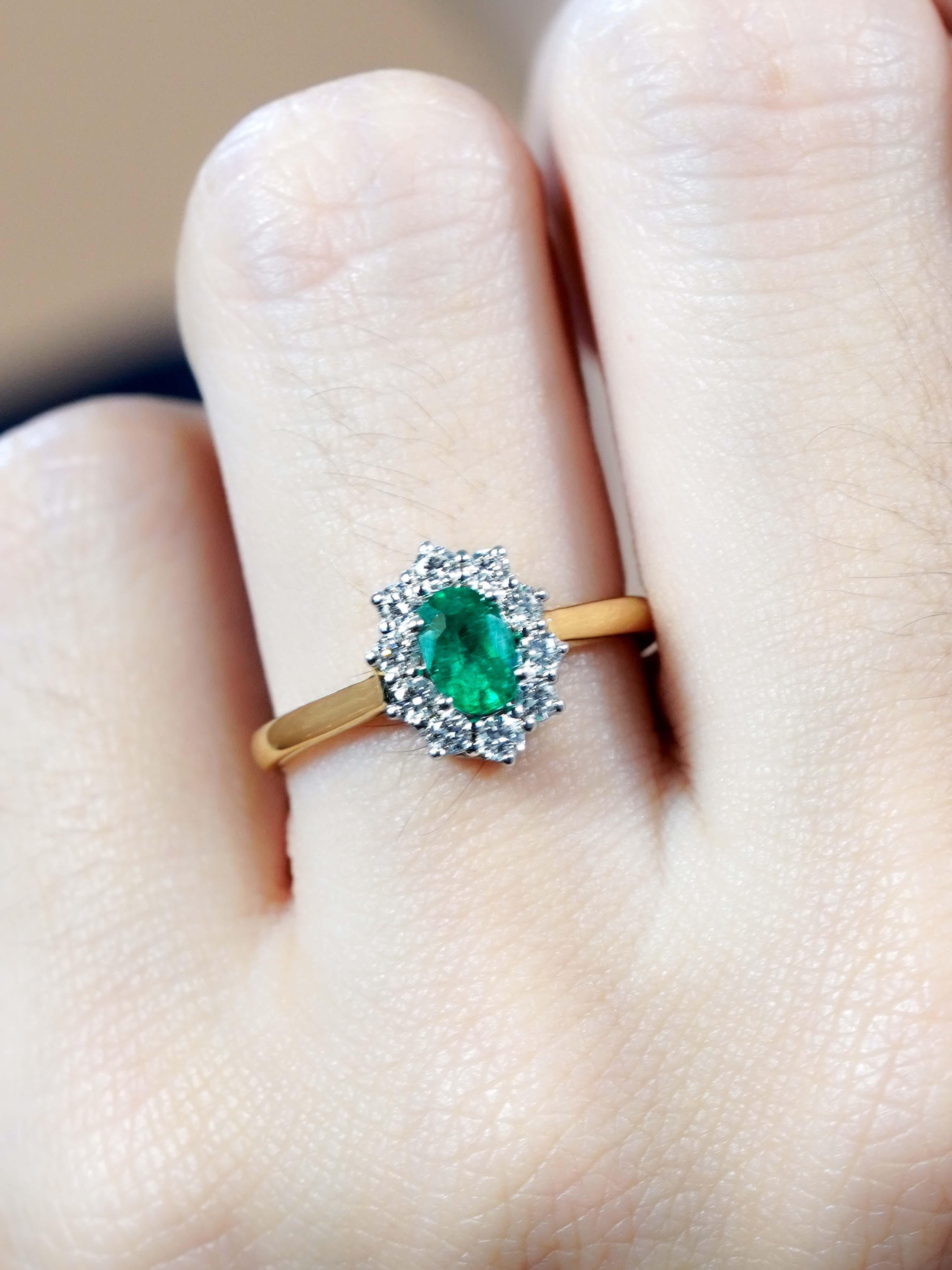 Compromiso Esmeralda y Diamante Estilo Clásico  Anillo de oro amarillo de 14 quilates Art Decó en venta