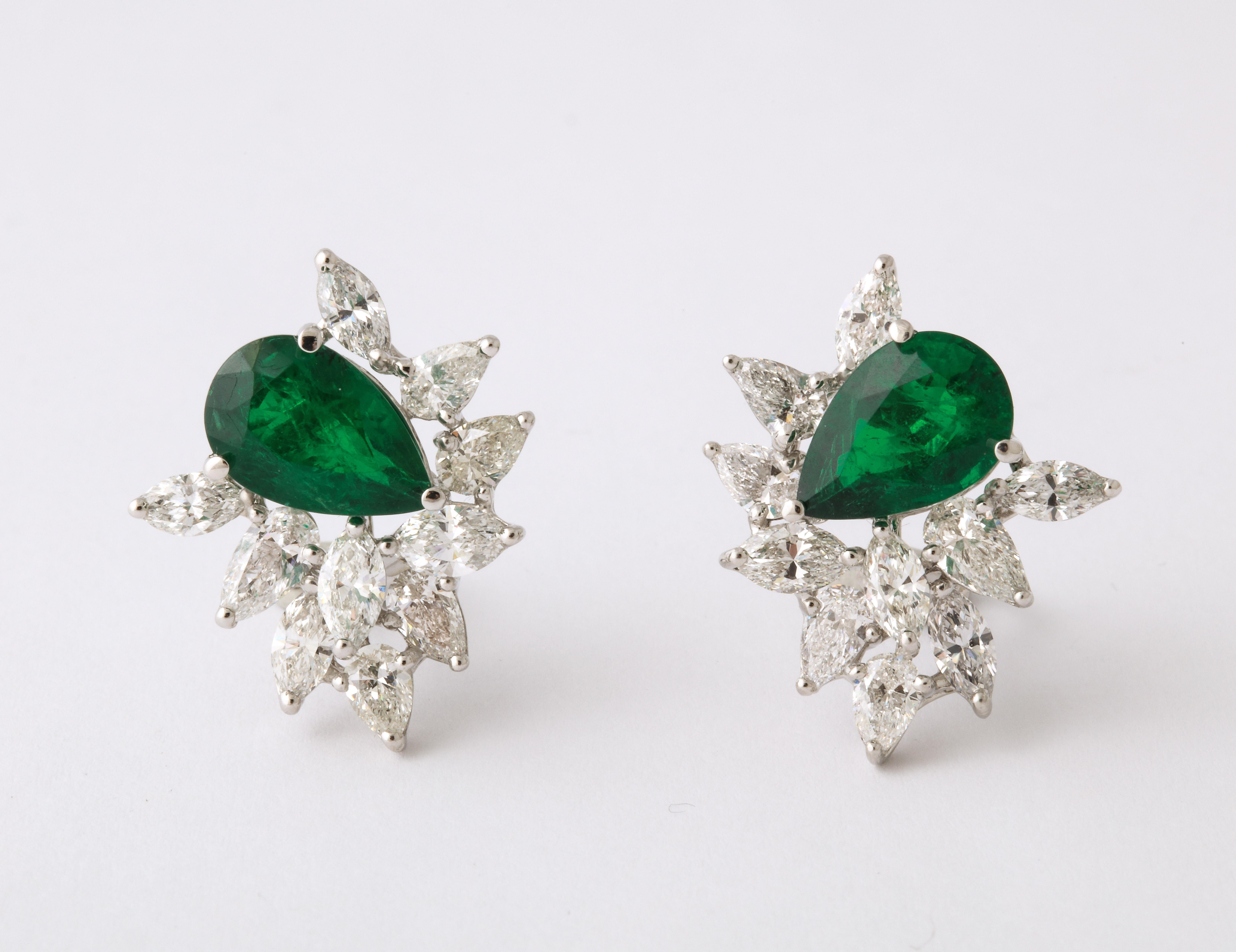 Emerald and Diamond Cluster Earrings In New Condition For Sale In New York, NY