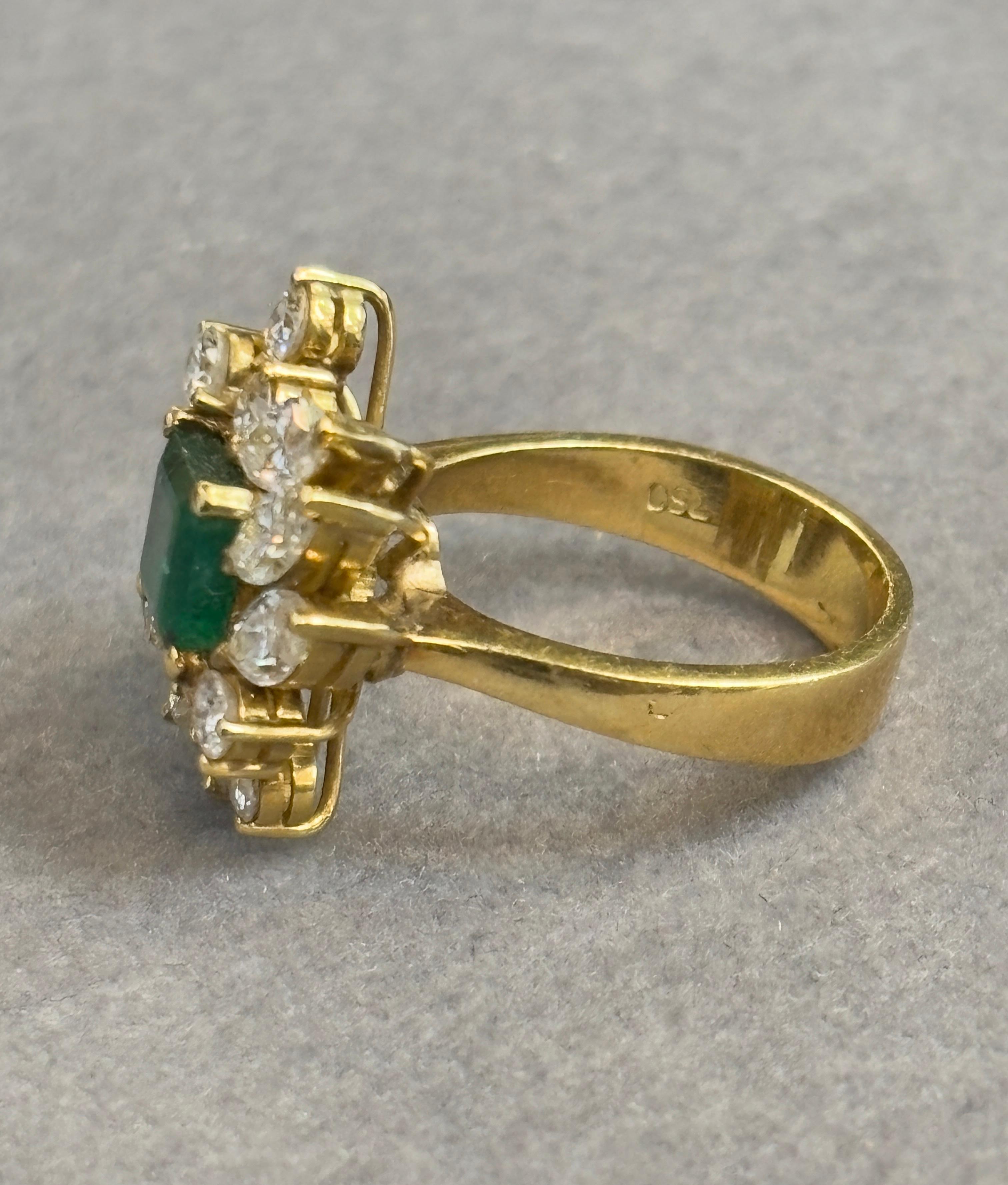 Smaragd- und Diamant-Cluster-Ring im Angebot 1