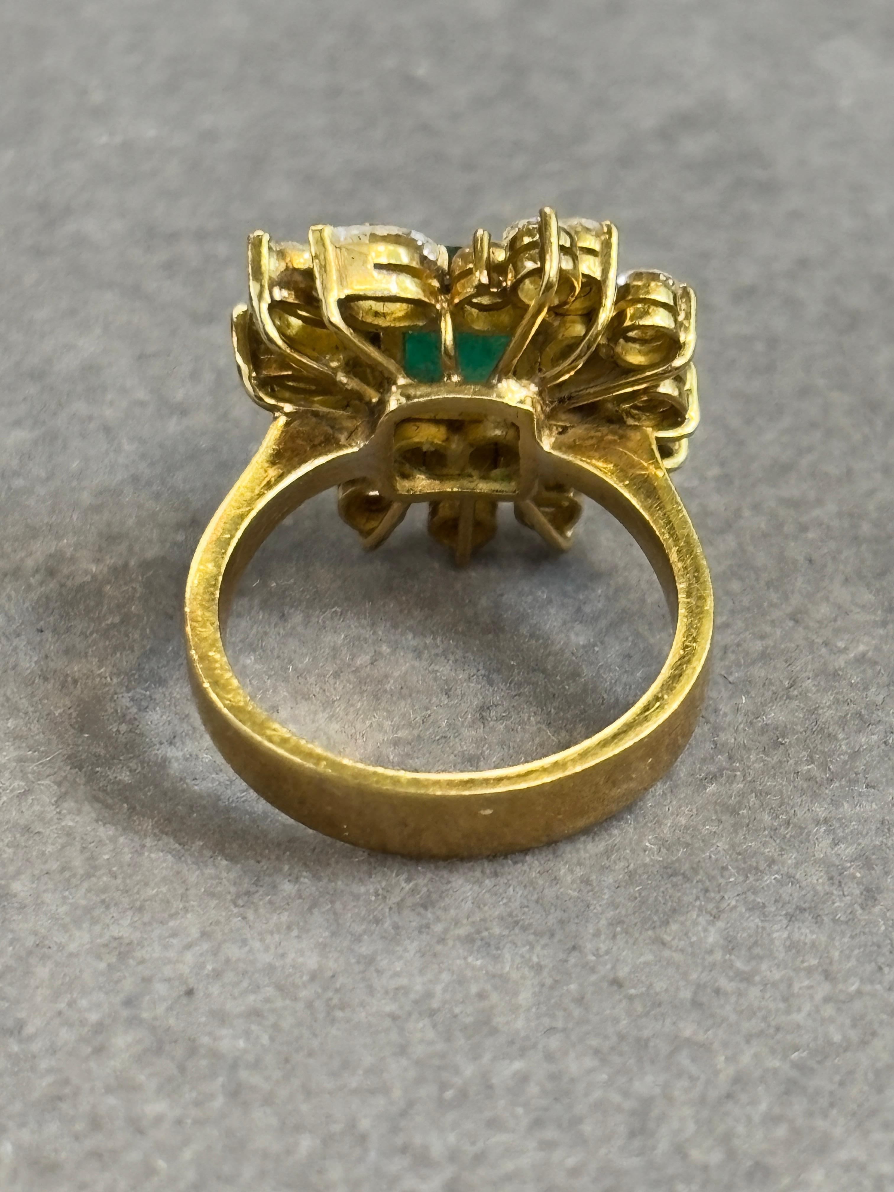 Smaragd- und Diamant-Cluster-Ring im Angebot 2