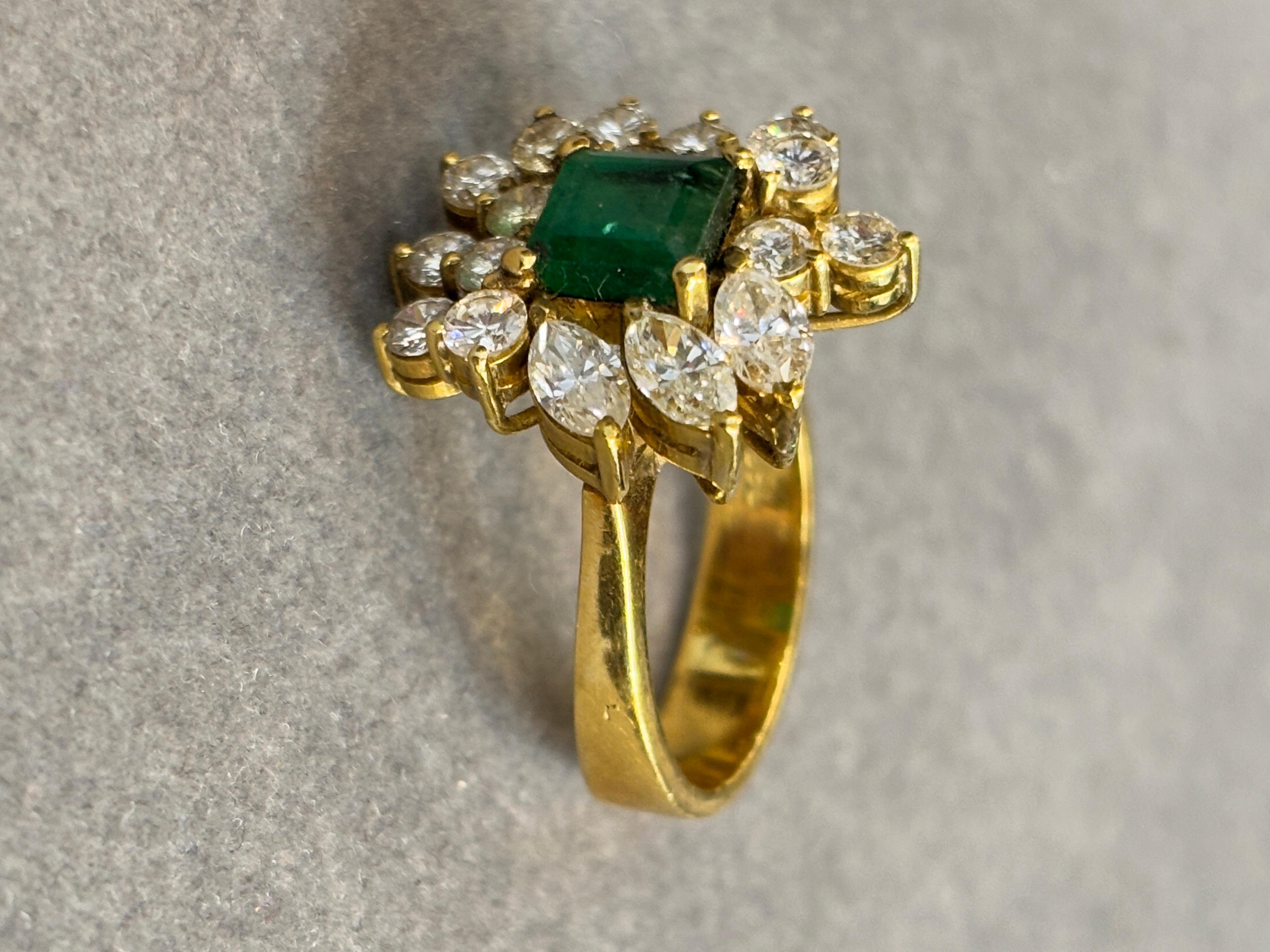 Smaragd- und Diamant-Cluster-Ring im Angebot 3