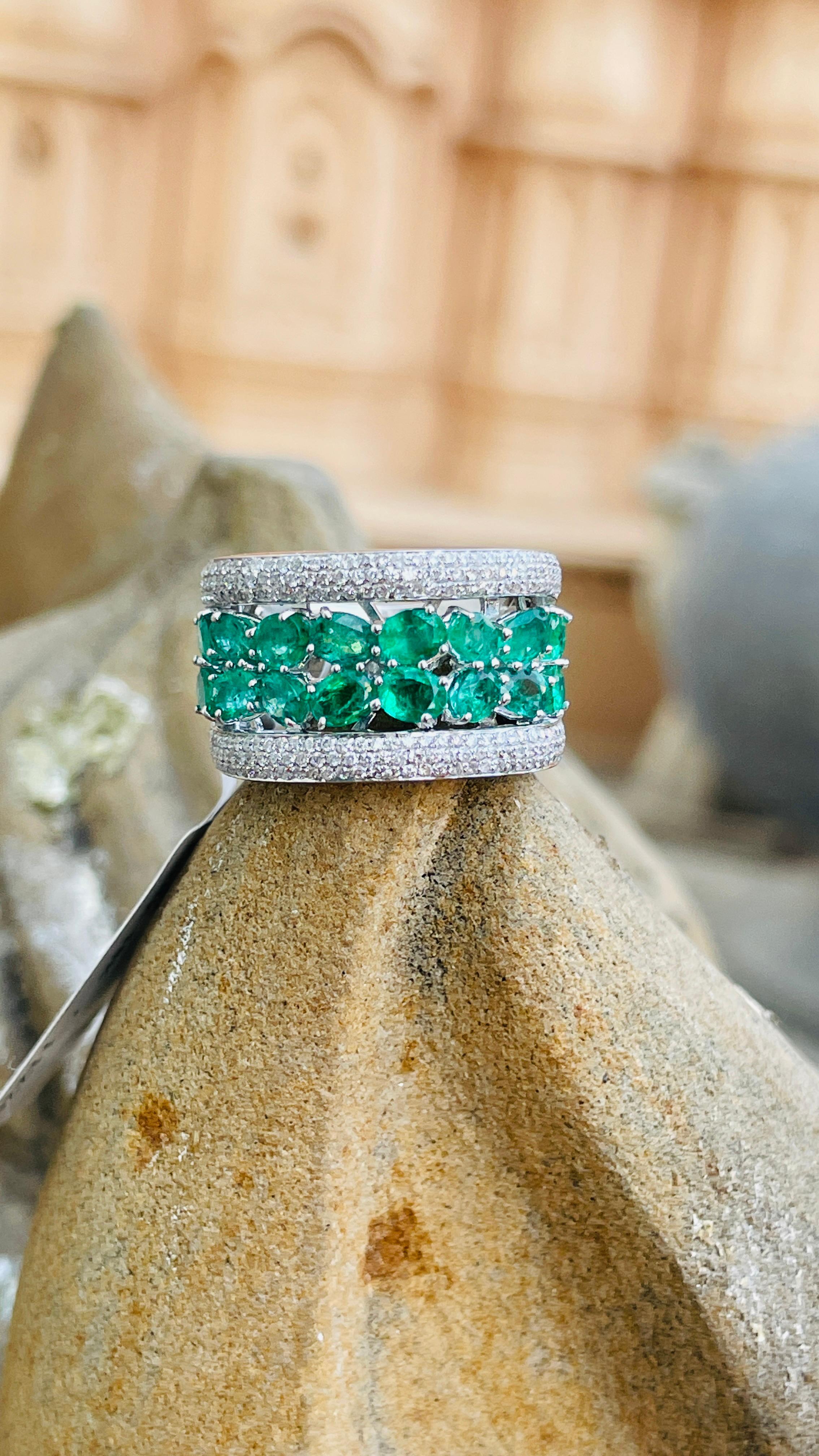 For Sale:  Stylish Emerald Wedding Band Ring with Diamond Solid 18k White Gold Ring  2