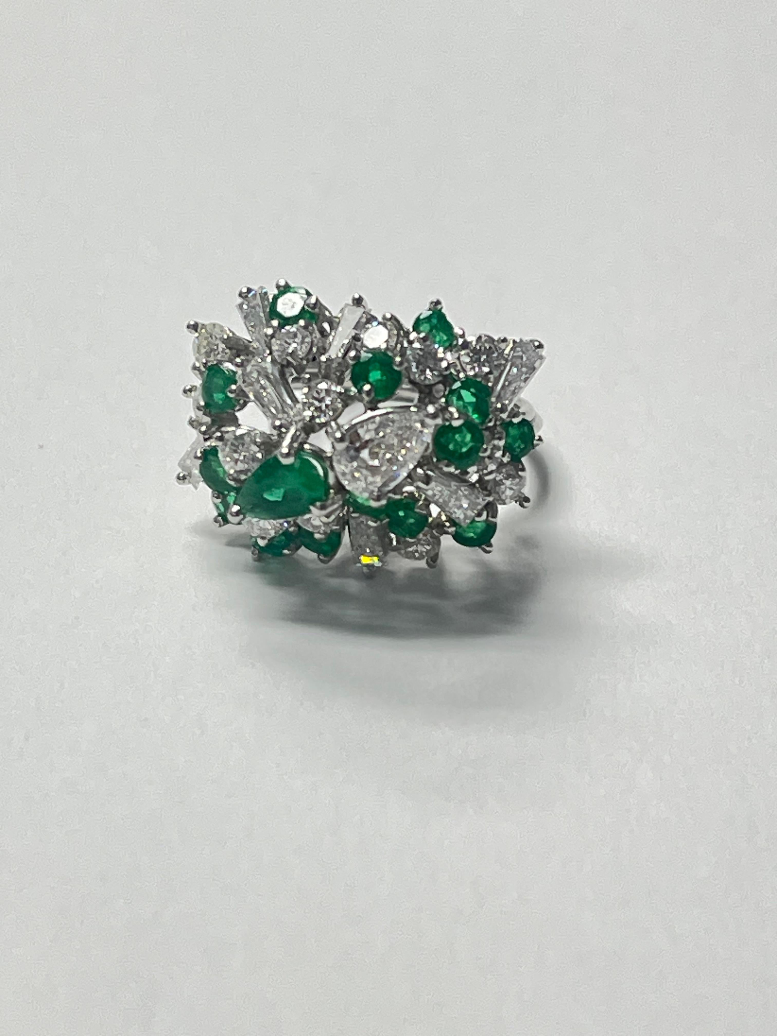 Emerald and Diamond Cluster Ring in 18k White Gold.  For Sale 1