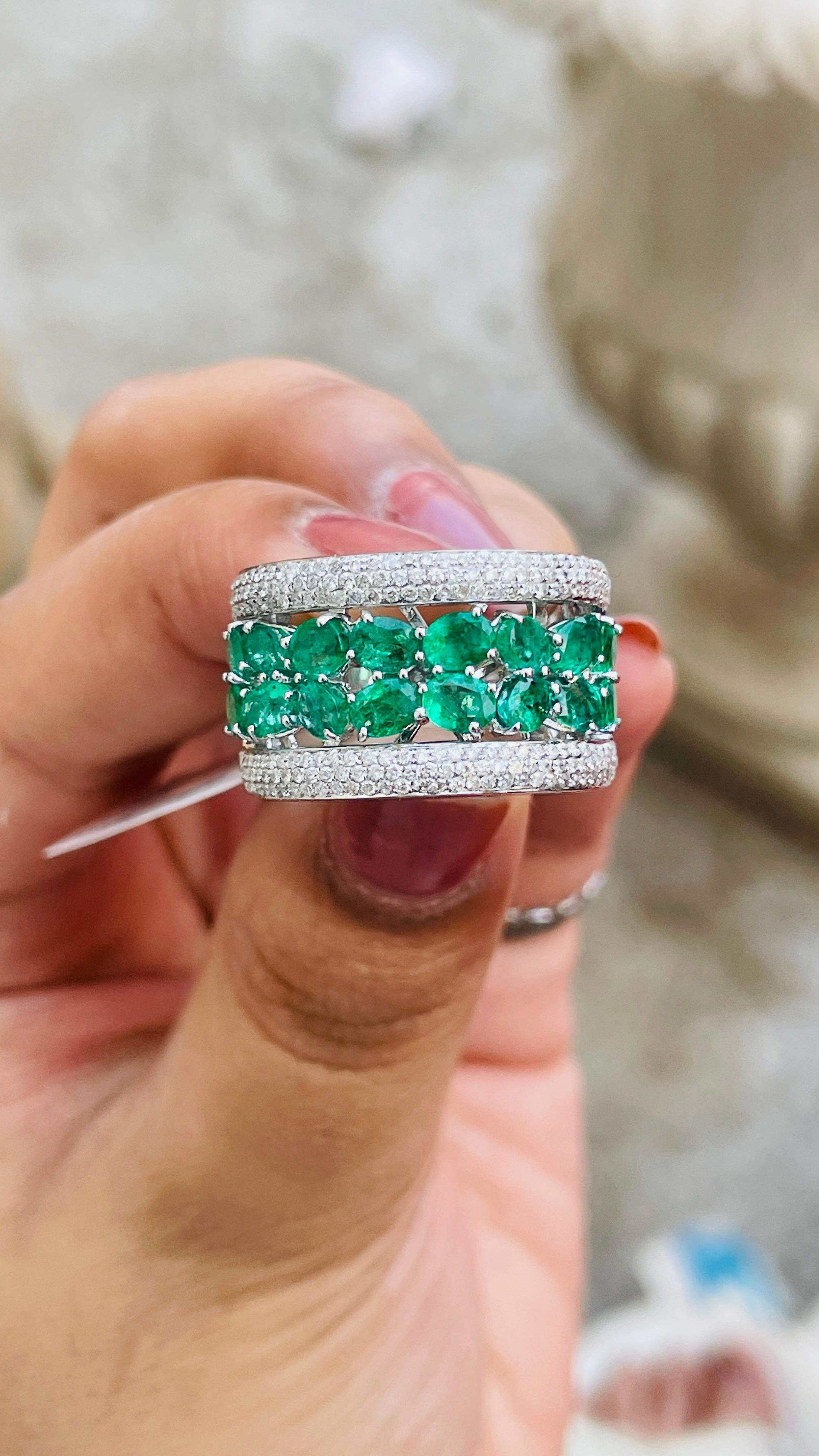 For Sale:  Stylish Emerald Wedding Band Ring with Diamond Solid 18k White Gold Ring  4