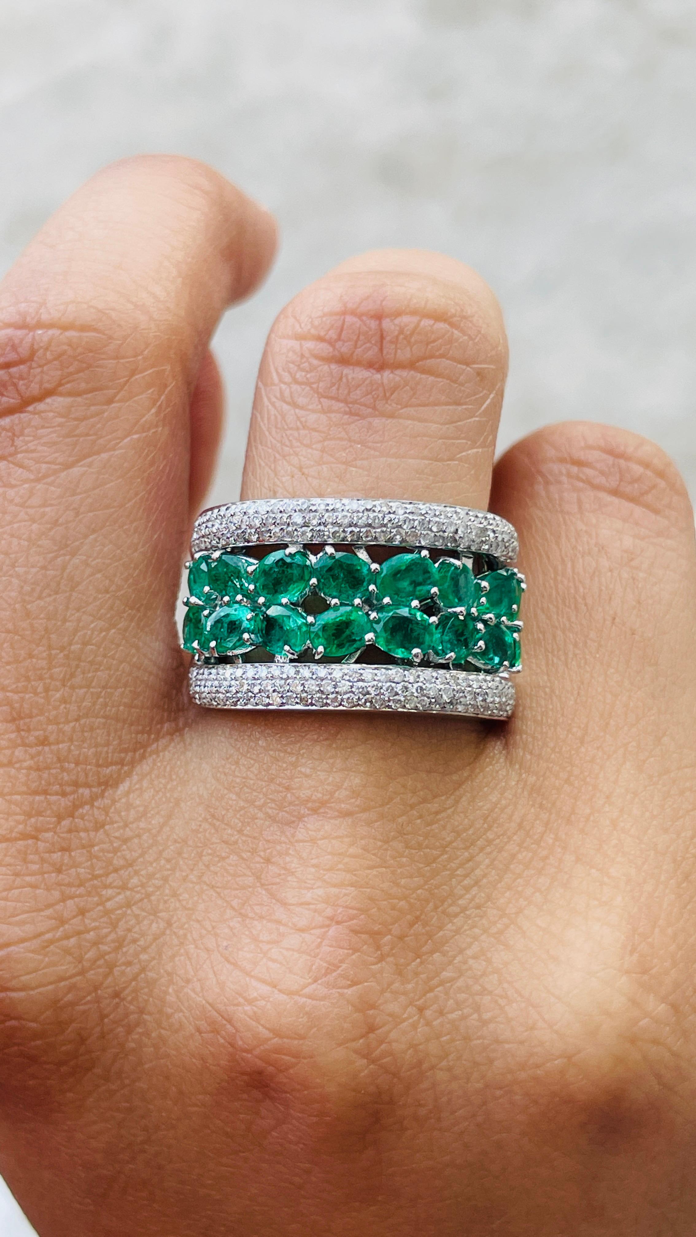 For Sale:  Stylish Emerald Wedding Band Ring with Diamond Solid 18k White Gold Ring  6