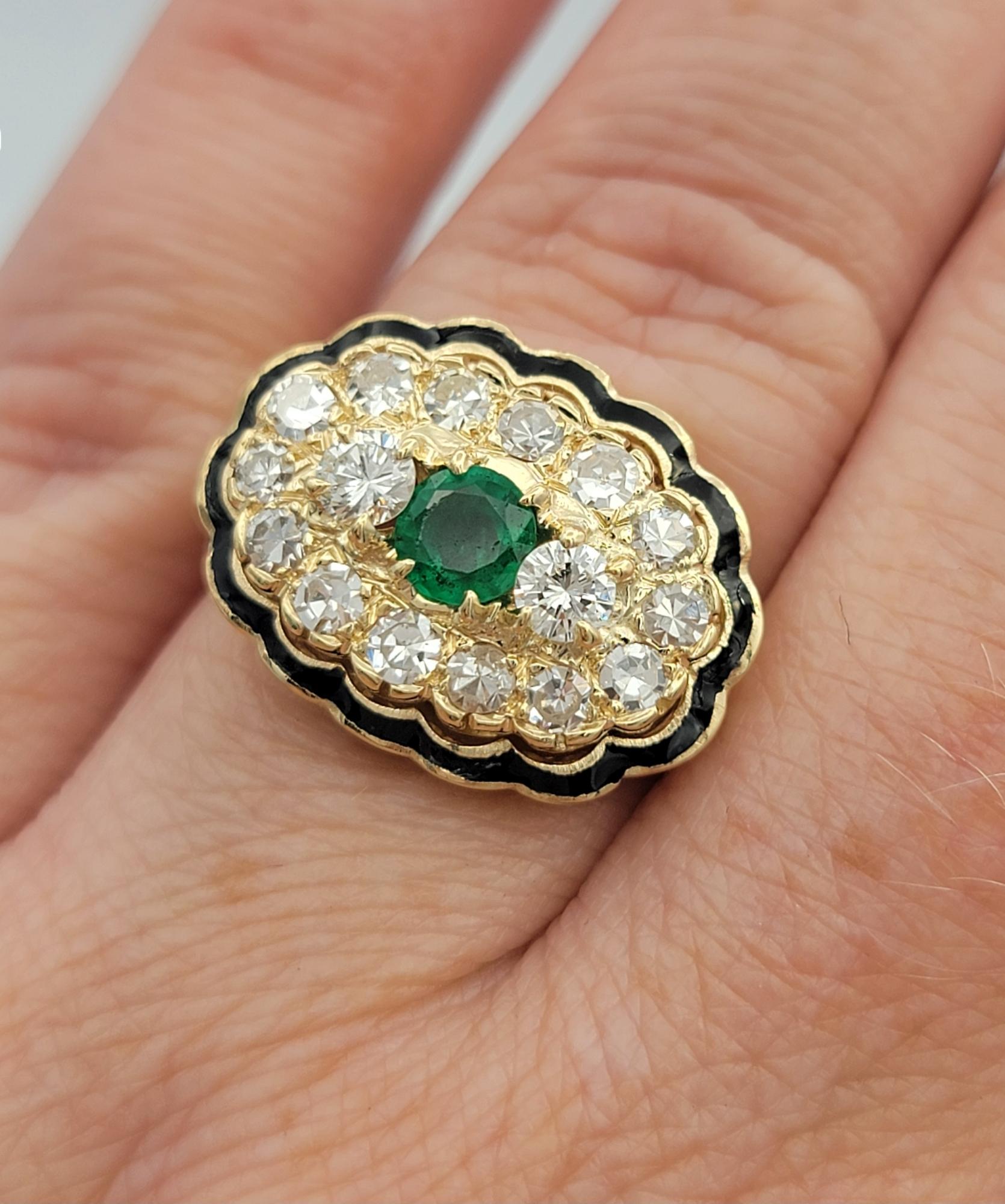 Smaragd- und Diamant-Cluster-Ring mit schwarzer Emaille-Details aus 14 Karat Gold im Angebot 4