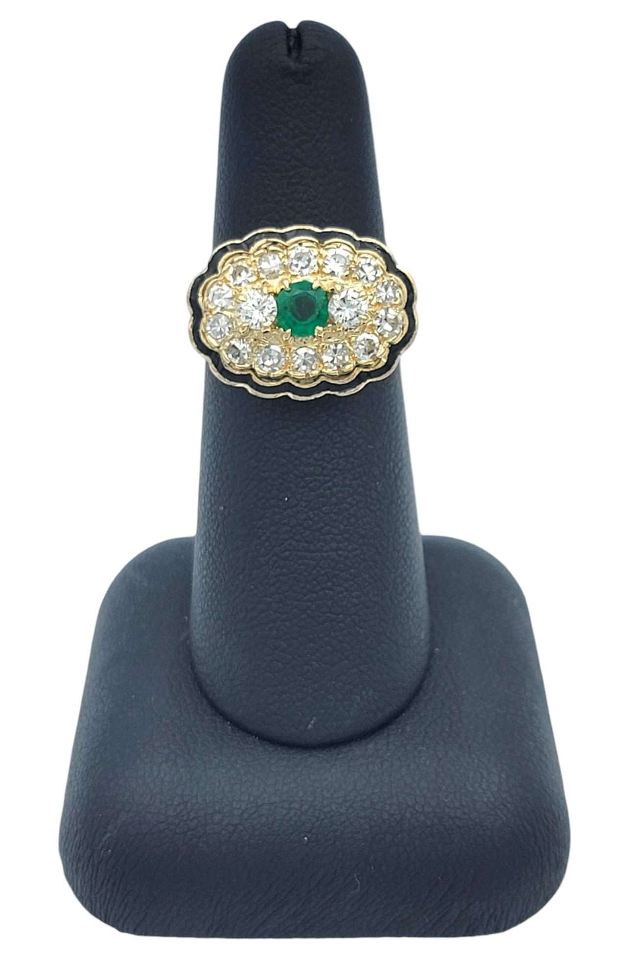 Smaragd- und Diamant-Cluster-Ring mit schwarzer Emaille-Details aus 14 Karat Gold im Angebot 5