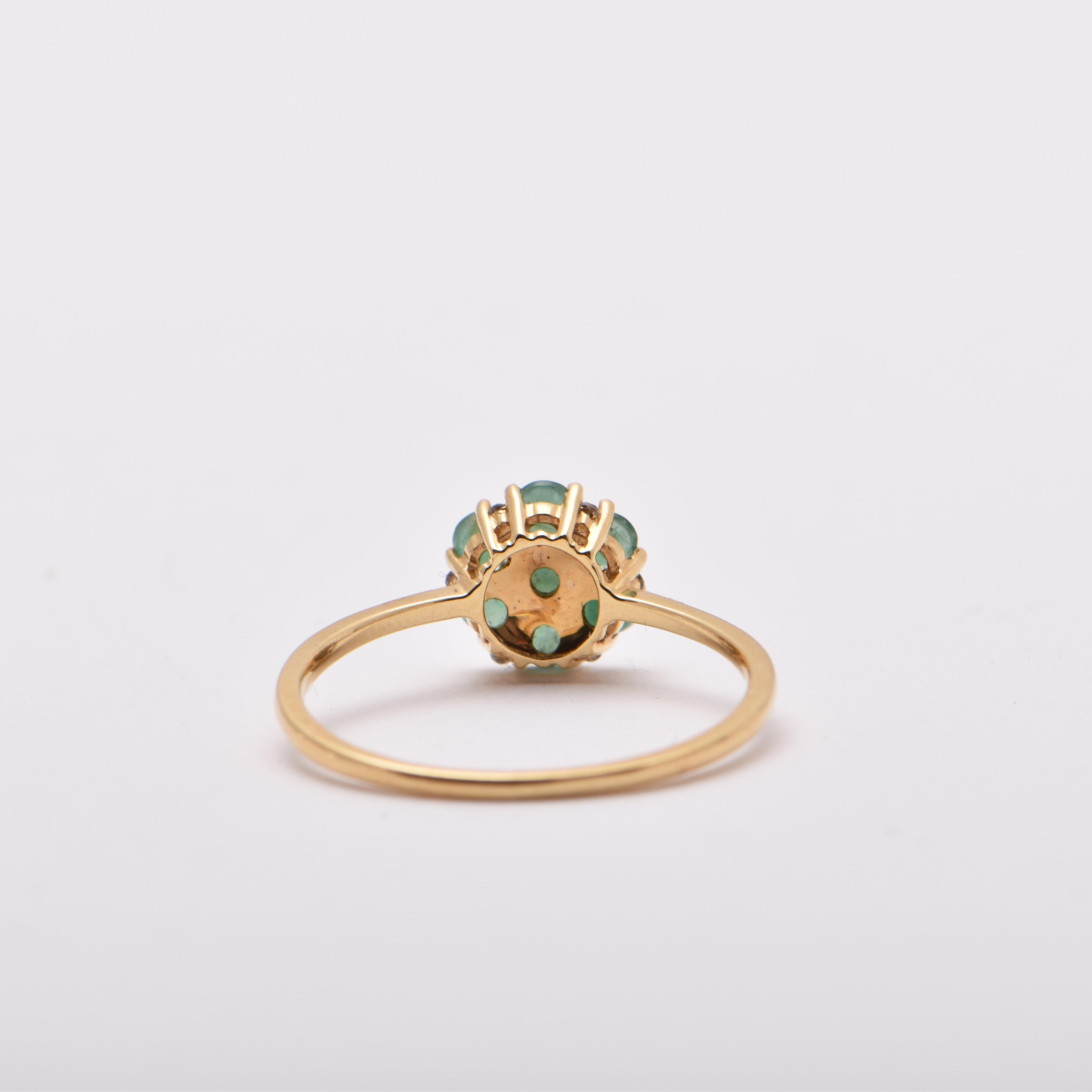 Emerald and Diamond Cluster Style Ring in 18 Carat Yellow Gold In New Condition For Sale In Sydney, AU
