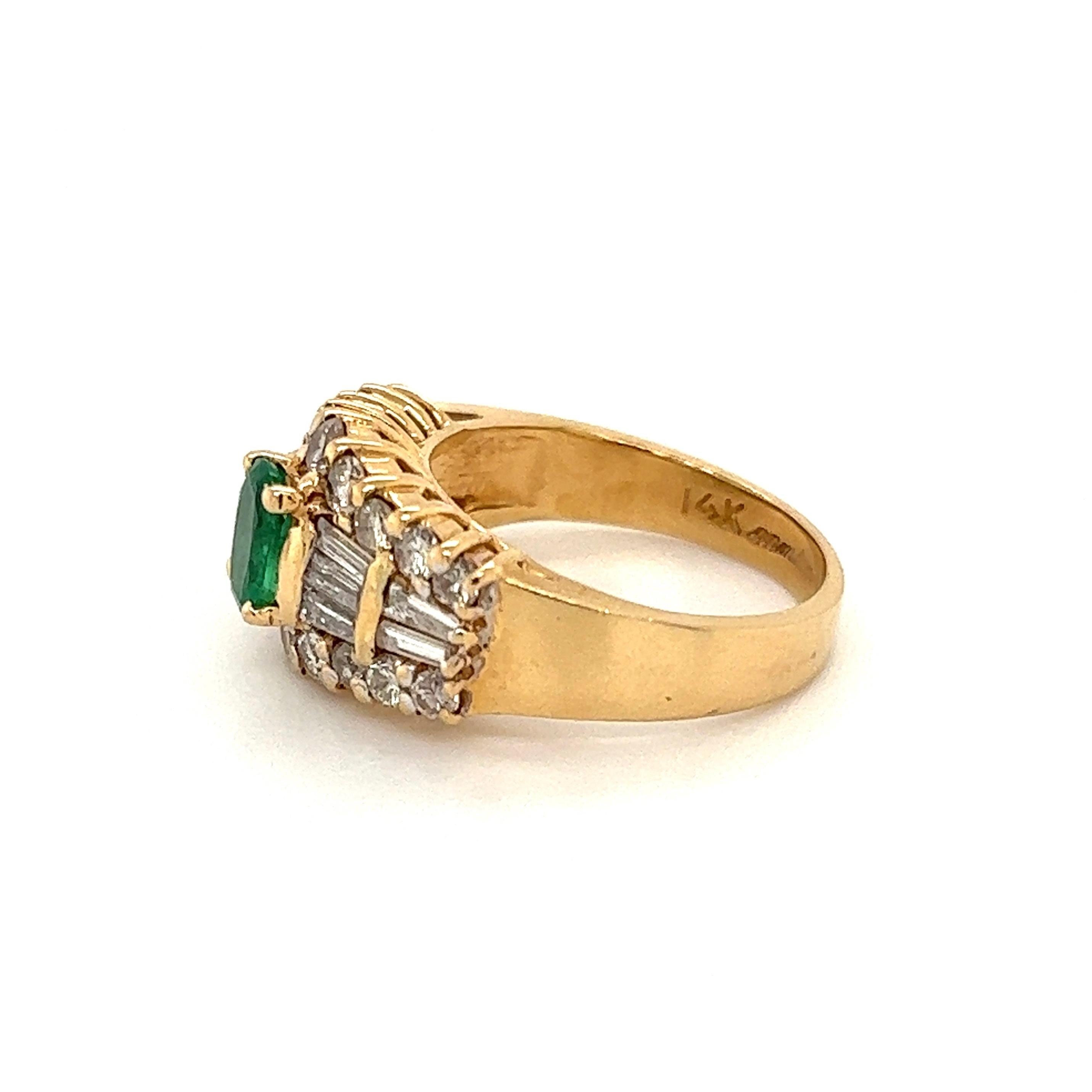 Emerald and Diamond Cocktail Gold Band Ring Estate Fine Jewelry In Excellent Condition In Montreal, QC