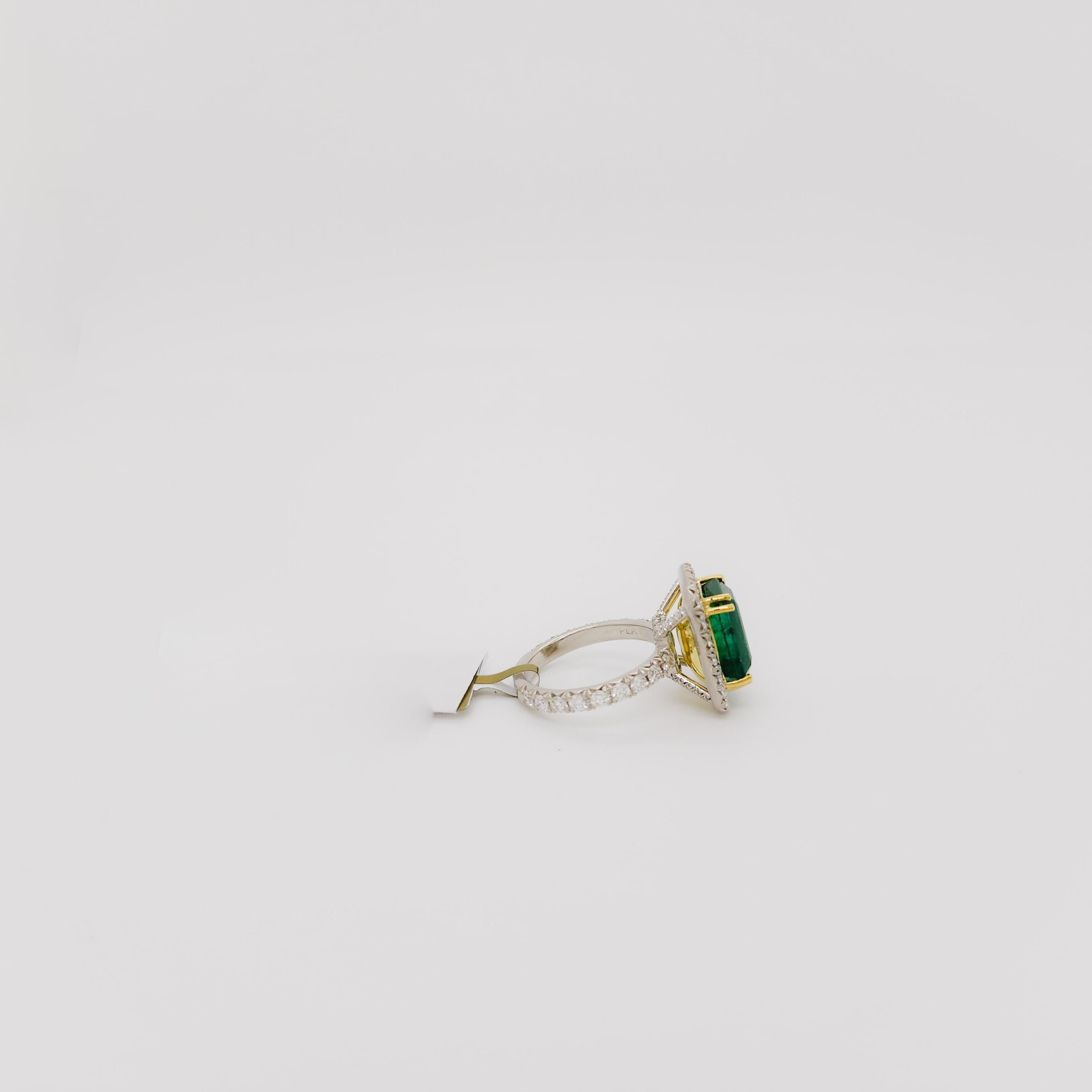 Emerald and Diamond Cocktail Ring in 18k Yellow Gold and Platinum In New Condition For Sale In Los Angeles, CA