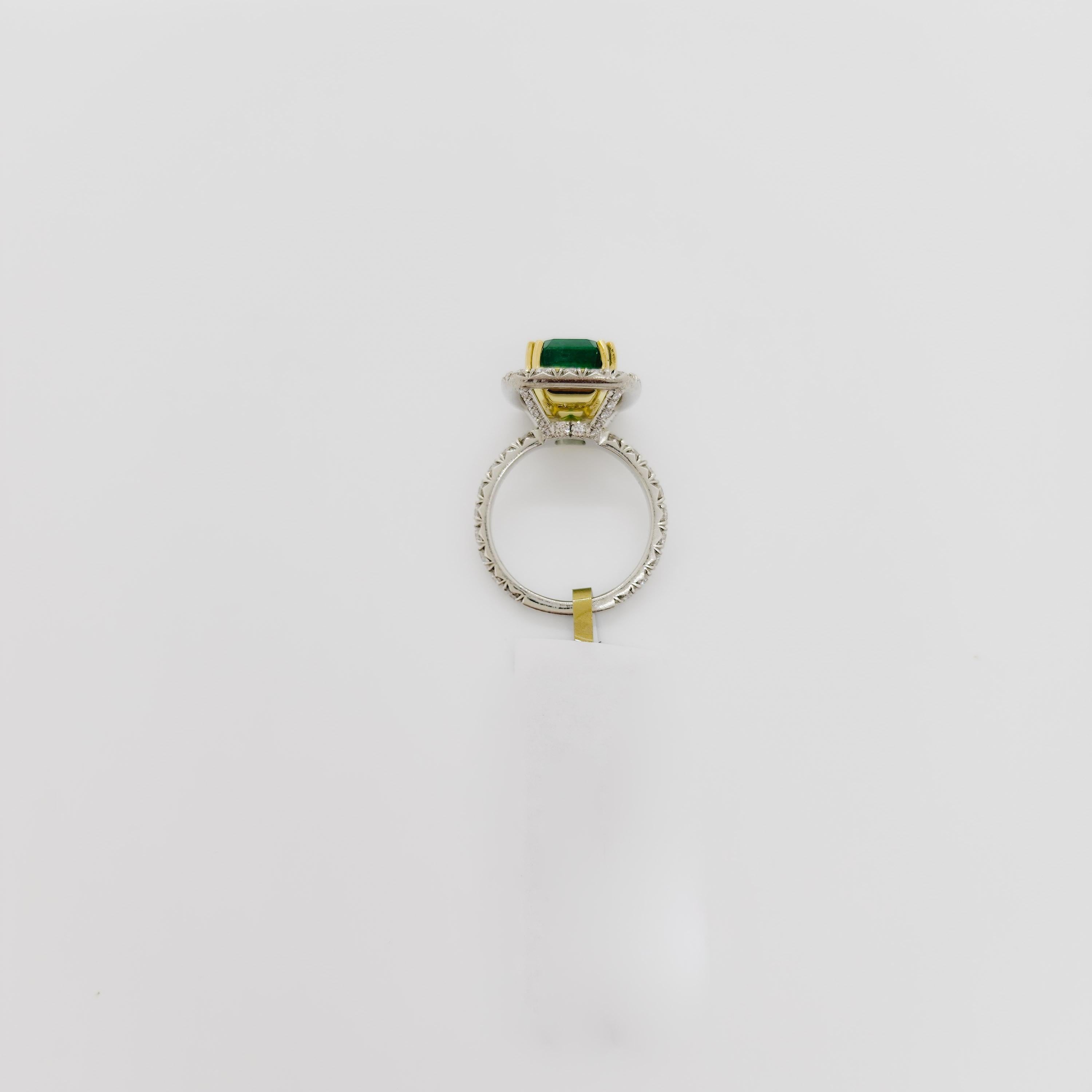 Women's or Men's Emerald and Diamond Cocktail Ring in 18k Yellow Gold and Platinum For Sale