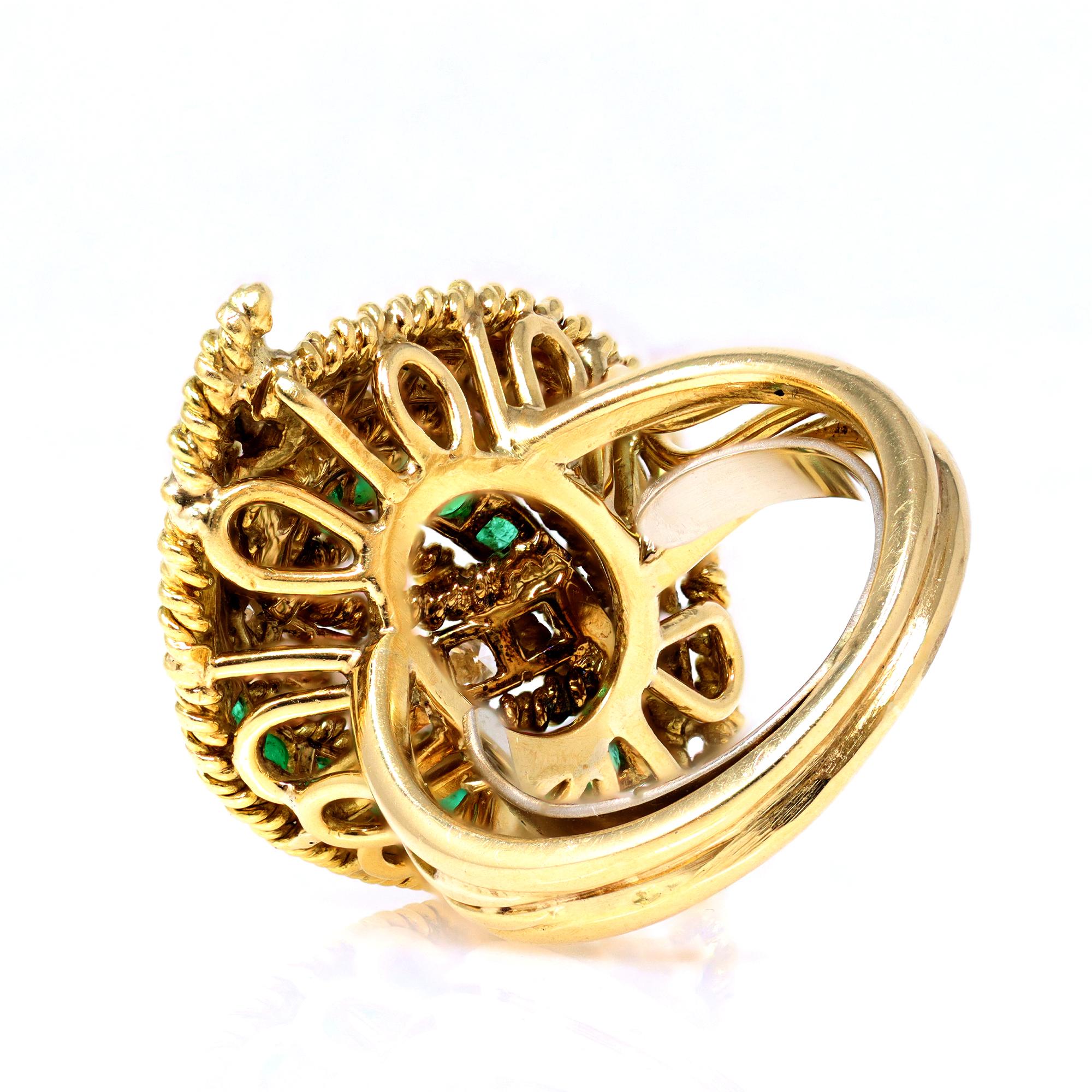 Emerald and Diamond Cocktail Ring Set in 18k Yellow Gold In Excellent Condition For Sale In Miami, FL