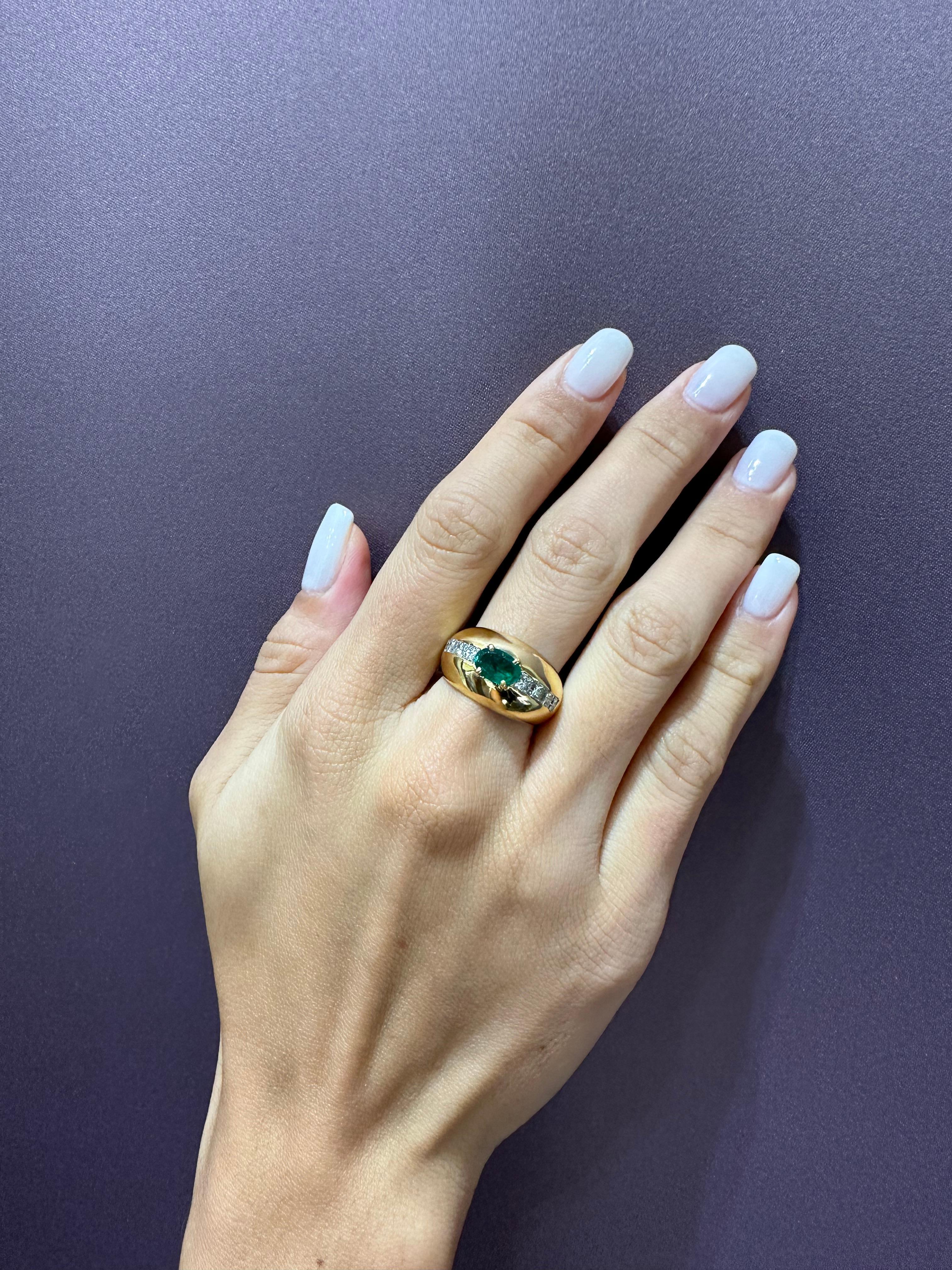 Rosior Contemporary Cocktail Ring set in Yellow Gold with:
- 1 Oval Cut Emerald weighing 0,73 ct;
- 8 Princess Cut Diamonds weighing 1,12 ct.
Weight in 19.2K gold: 8.5 g.
Handmade in Portugal.
Stamped by the portuguese assay office as 19.2K
