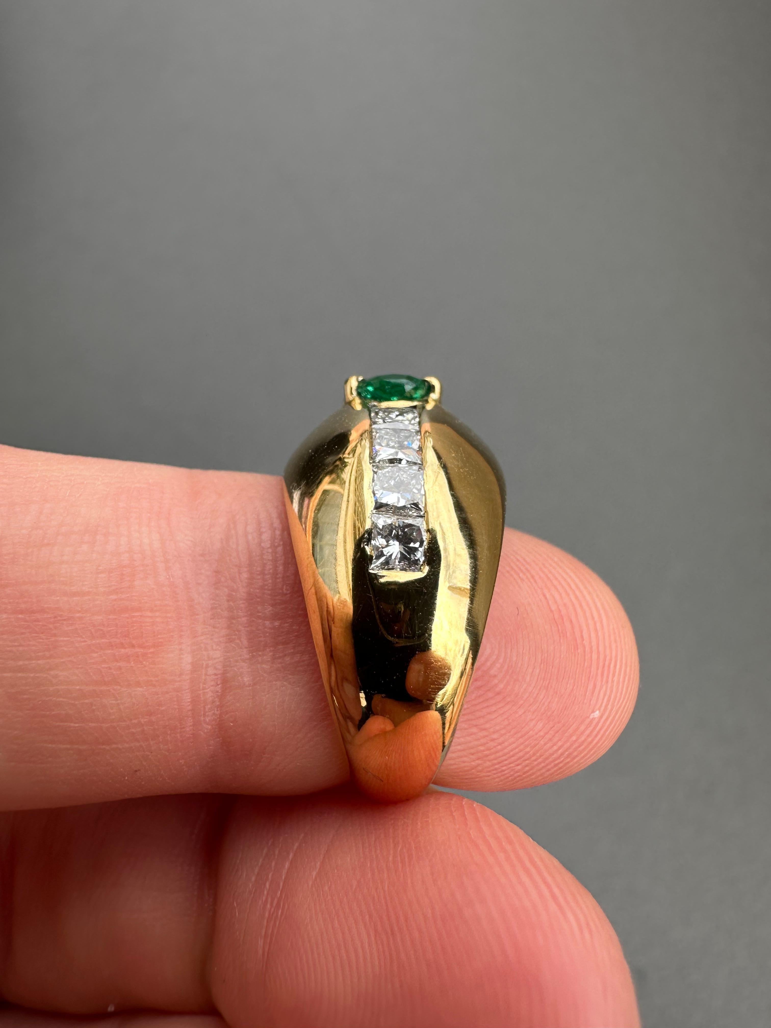 Emerald and Diamond Cocktail Ring set in Yellow Gold In New Condition For Sale In Porto, PT