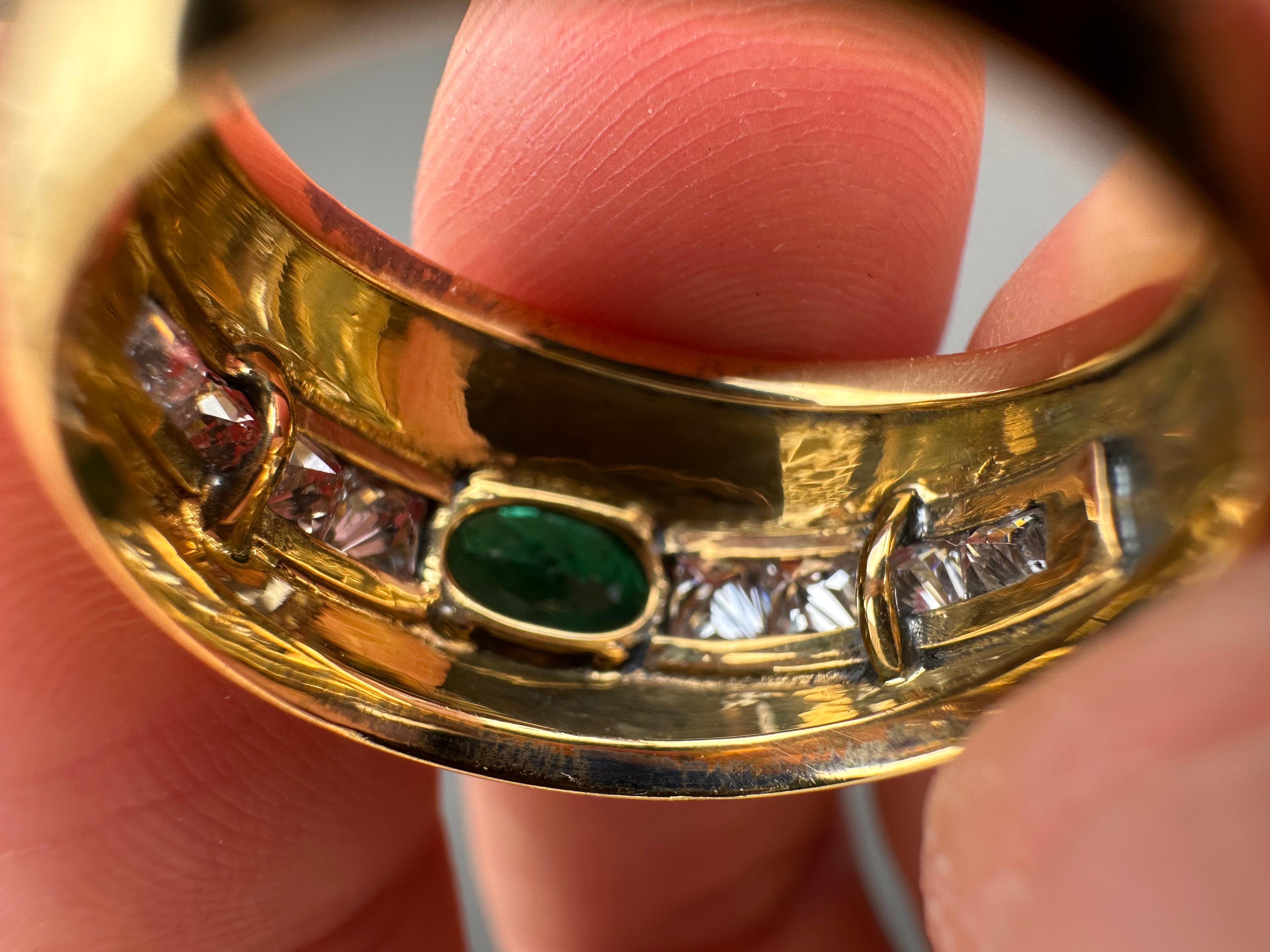 Emerald and Diamond Cocktail Ring set in Yellow Gold For Sale 1